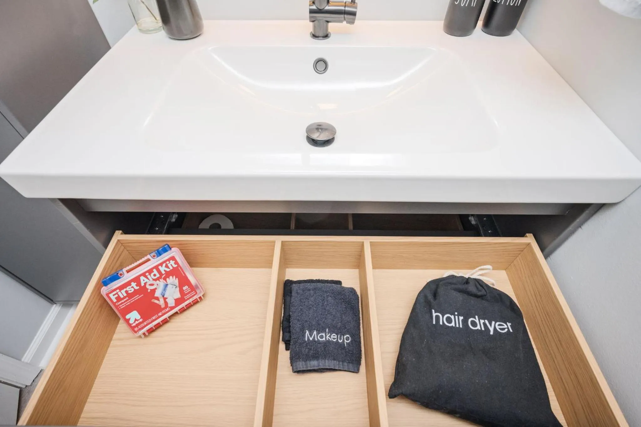 towels in Quiet & Quaint apartment, 5 mins to airport and 15 mins to downtown