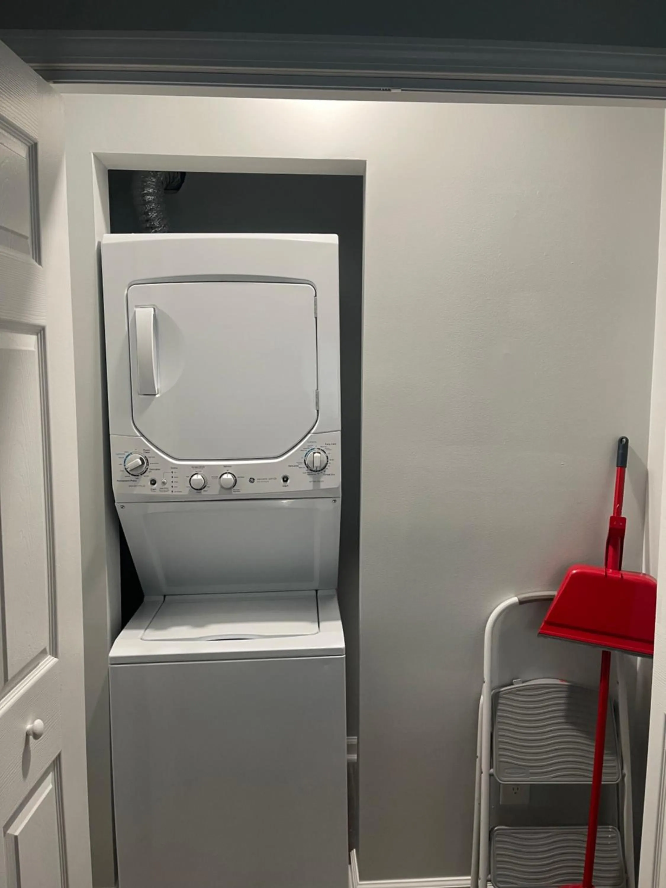 washing machine in Quiet & Quaint apartment, 5 mins to airport and 15 mins to downtown