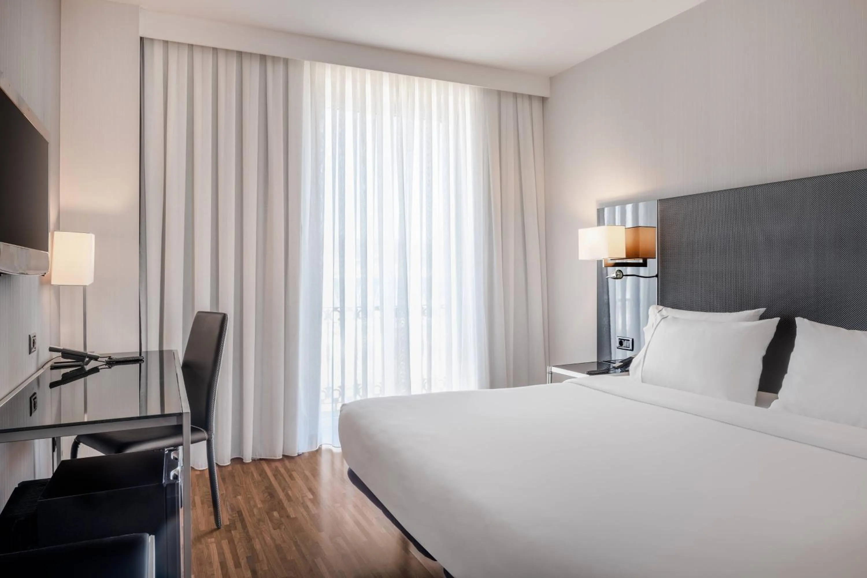 Bedroom, Bed in AC Hotel Palacio Universal by Marriott