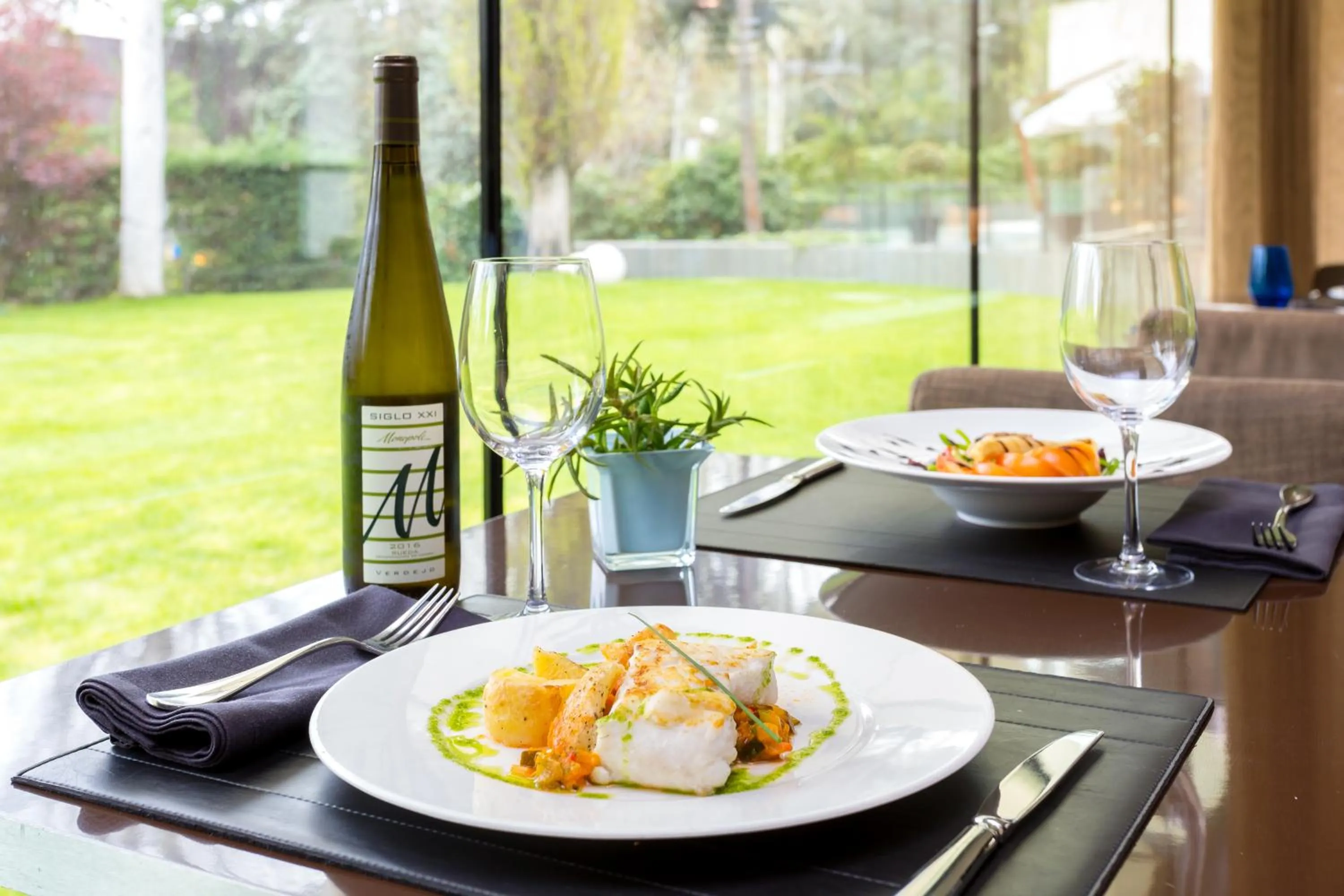 Restaurant/places to eat in Eurostars Monte Real