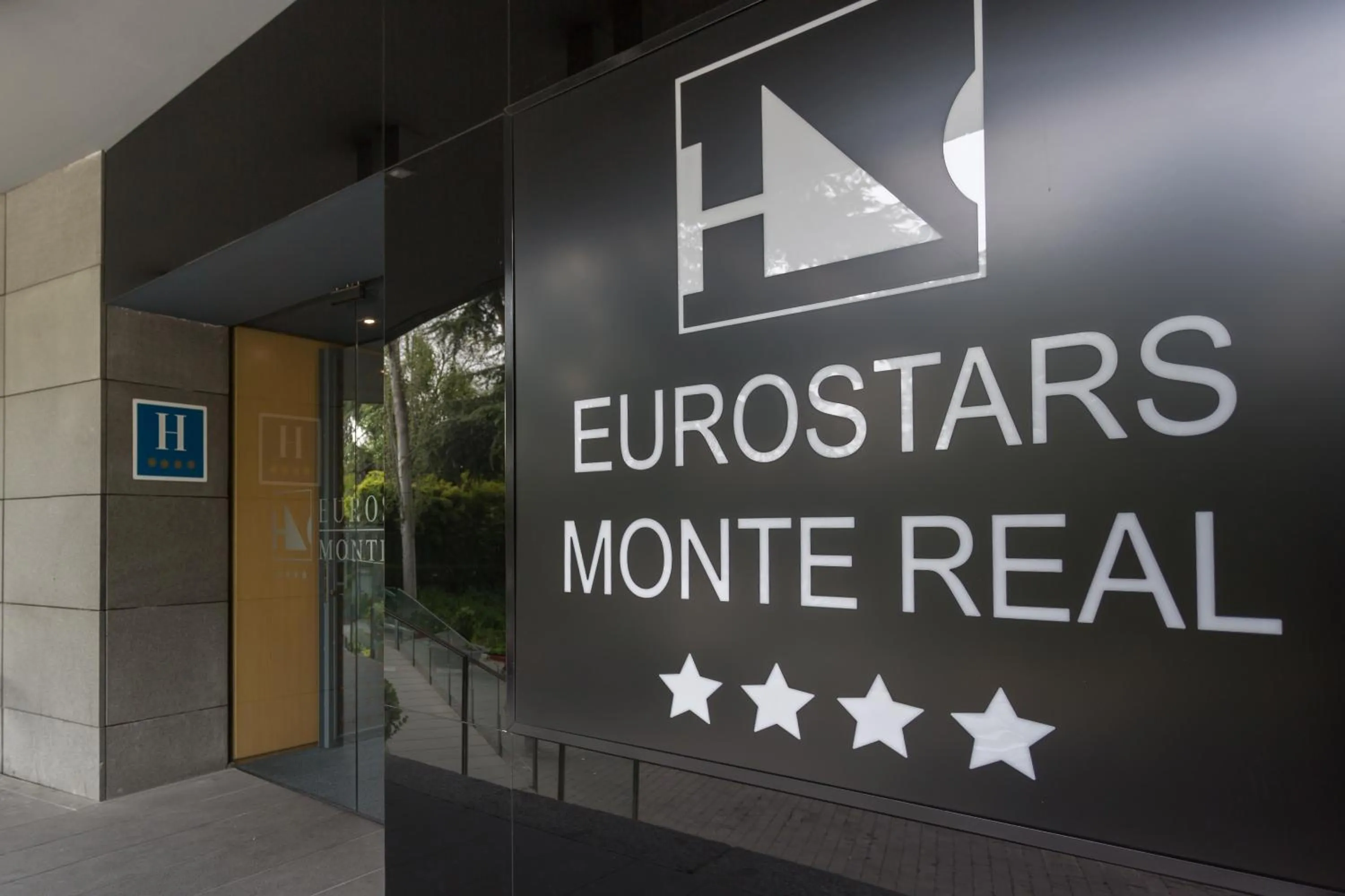 Facade/entrance in Eurostars Monte Real