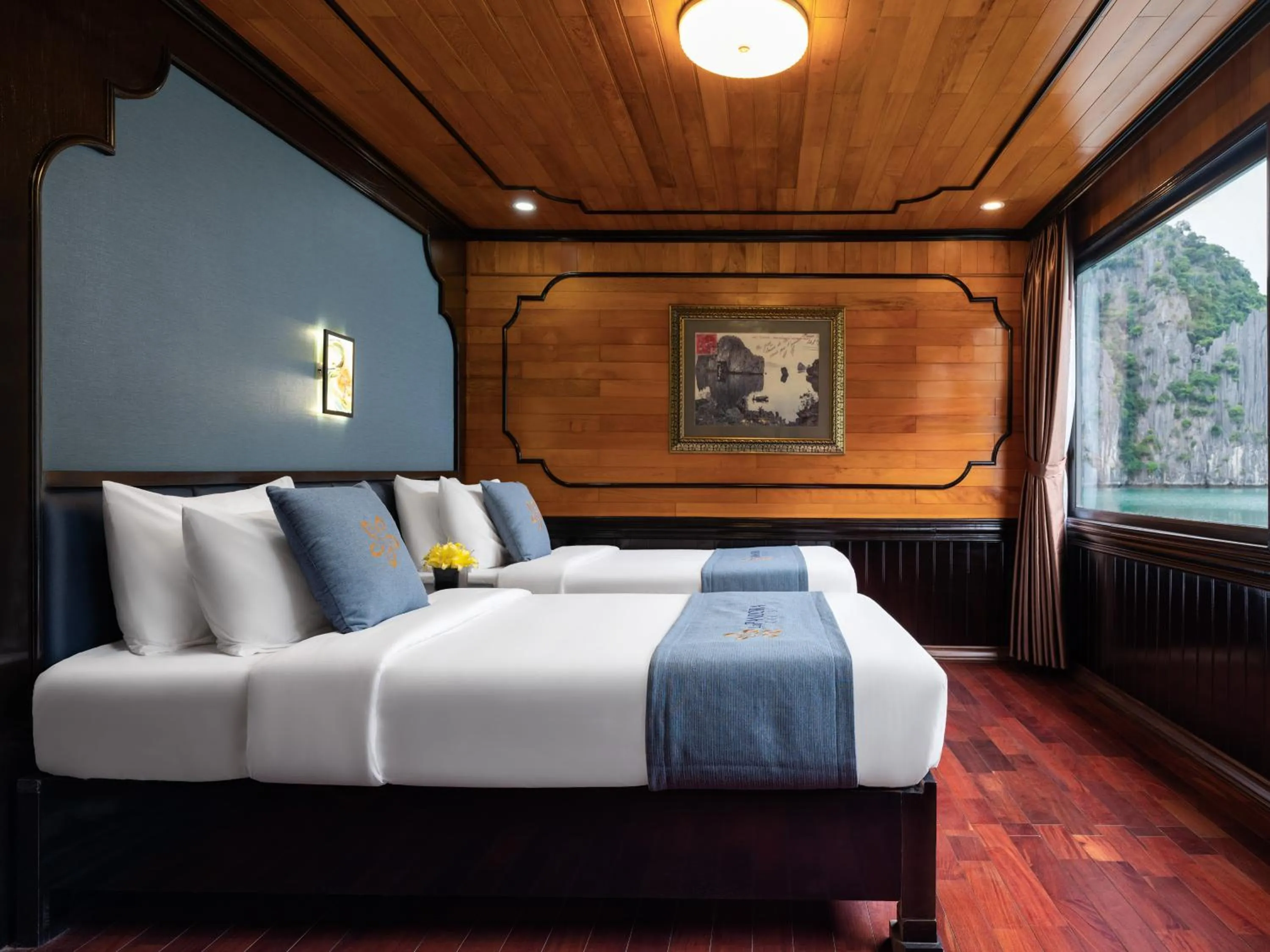 Bed in La Pandora Boutique Cruises