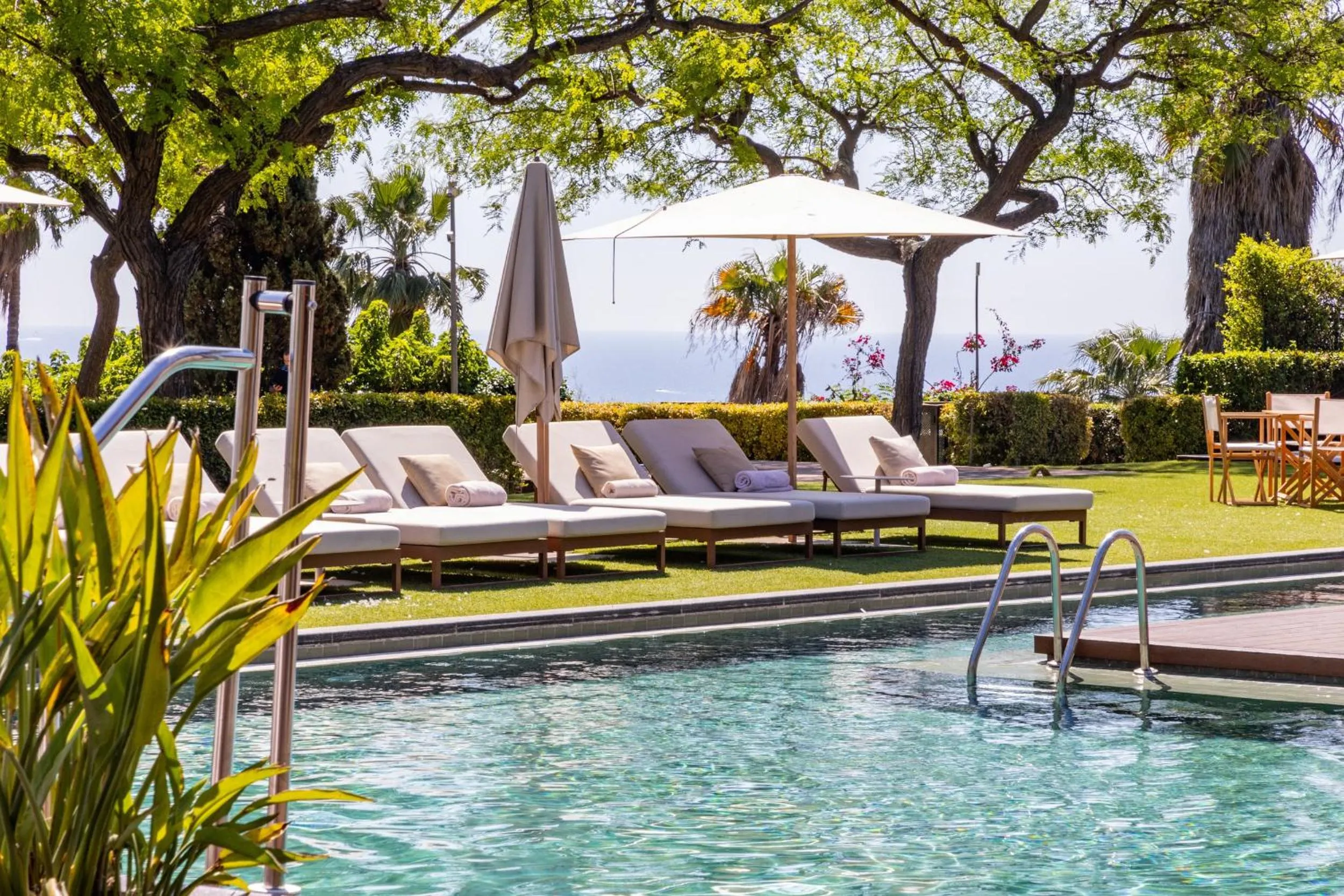 Swimming pool in Hotel Miramar Barcelona GL