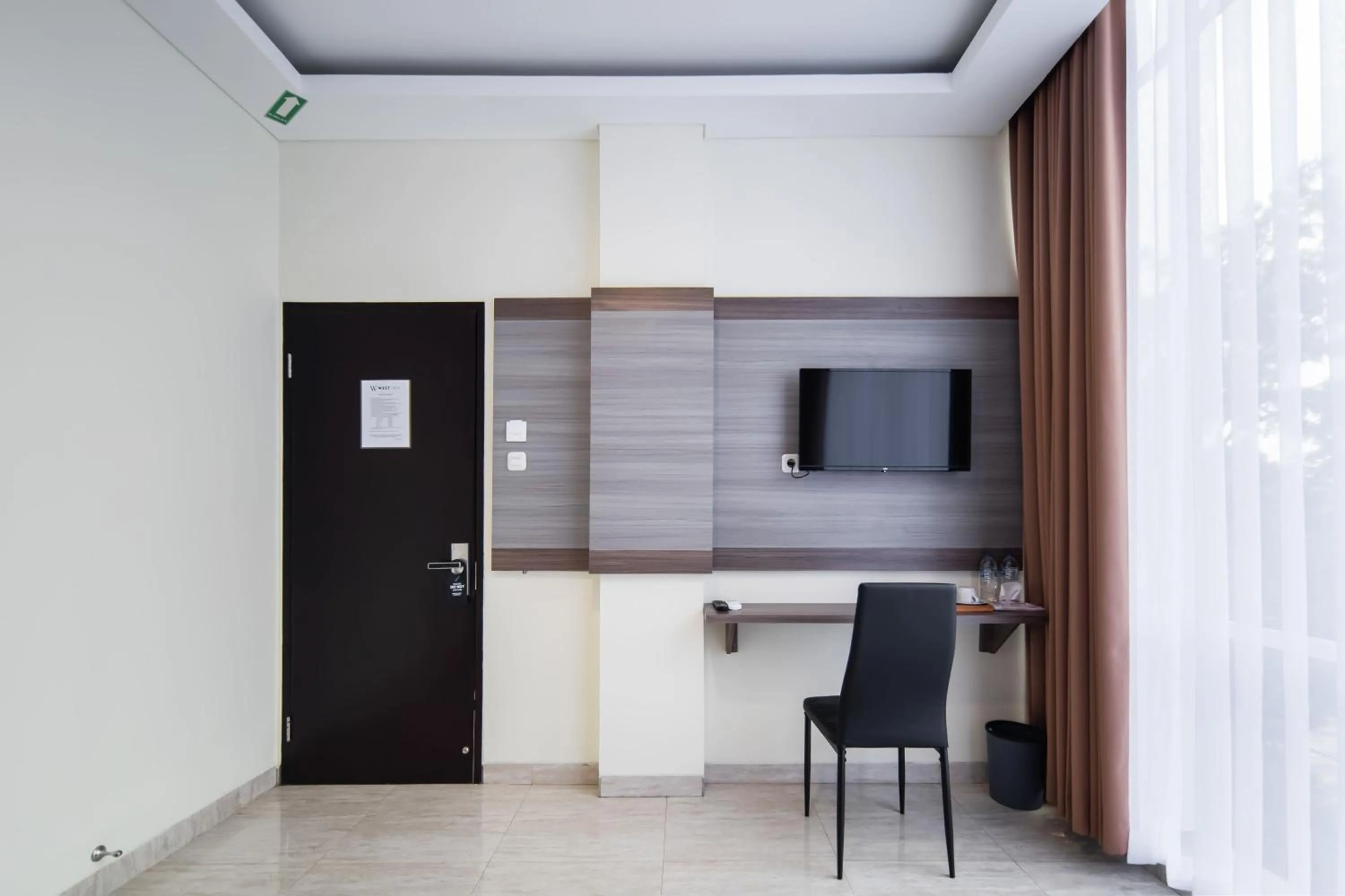 TV and multimedia in Cove West Inn Cihampelas