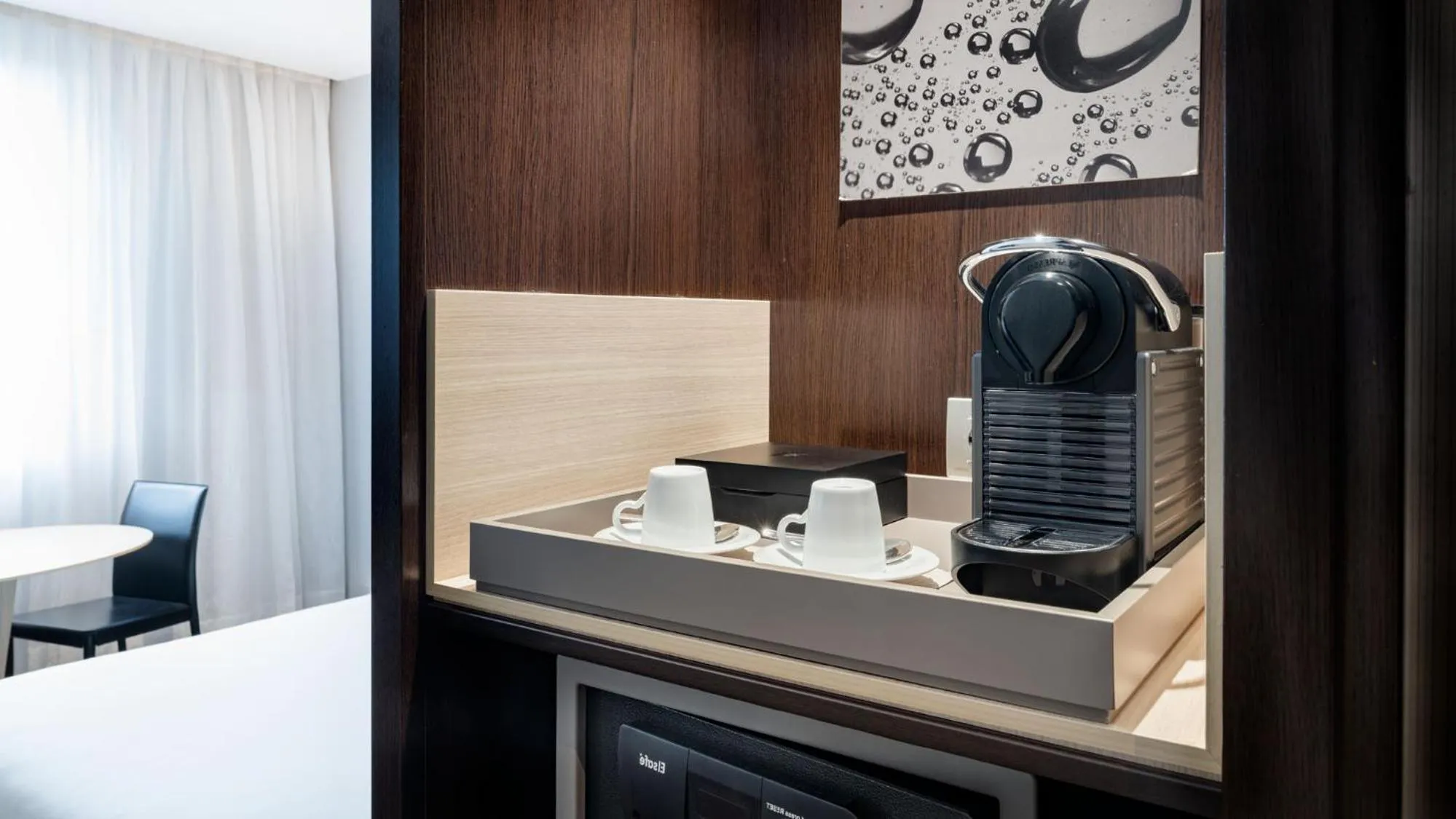 Toilet, Bed in AC Hotel Madrid Feria by Marriott