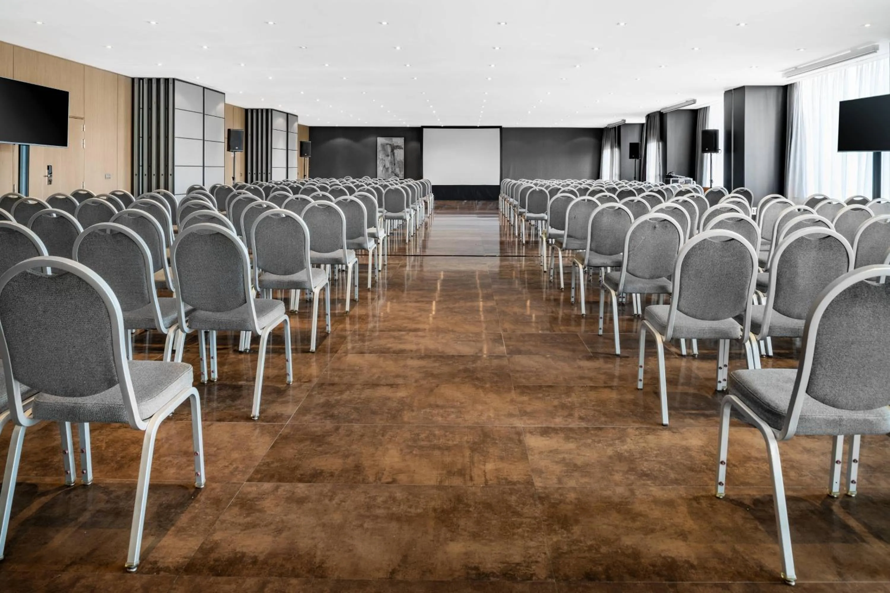 Meeting/conference room in AC Hotel Madrid Feria by Marriott