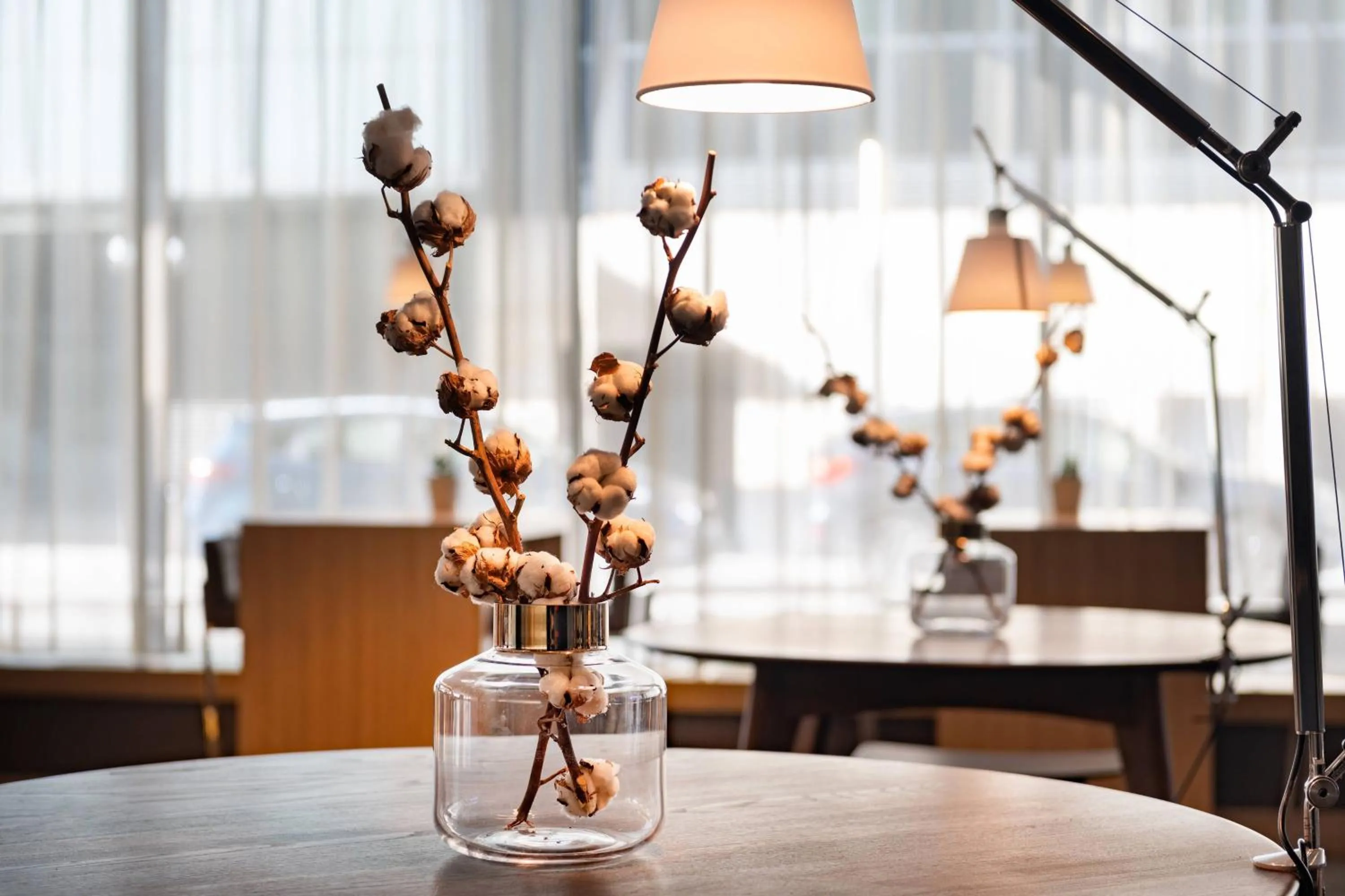 Lounge or bar in AC Hotel Madrid Feria by Marriott