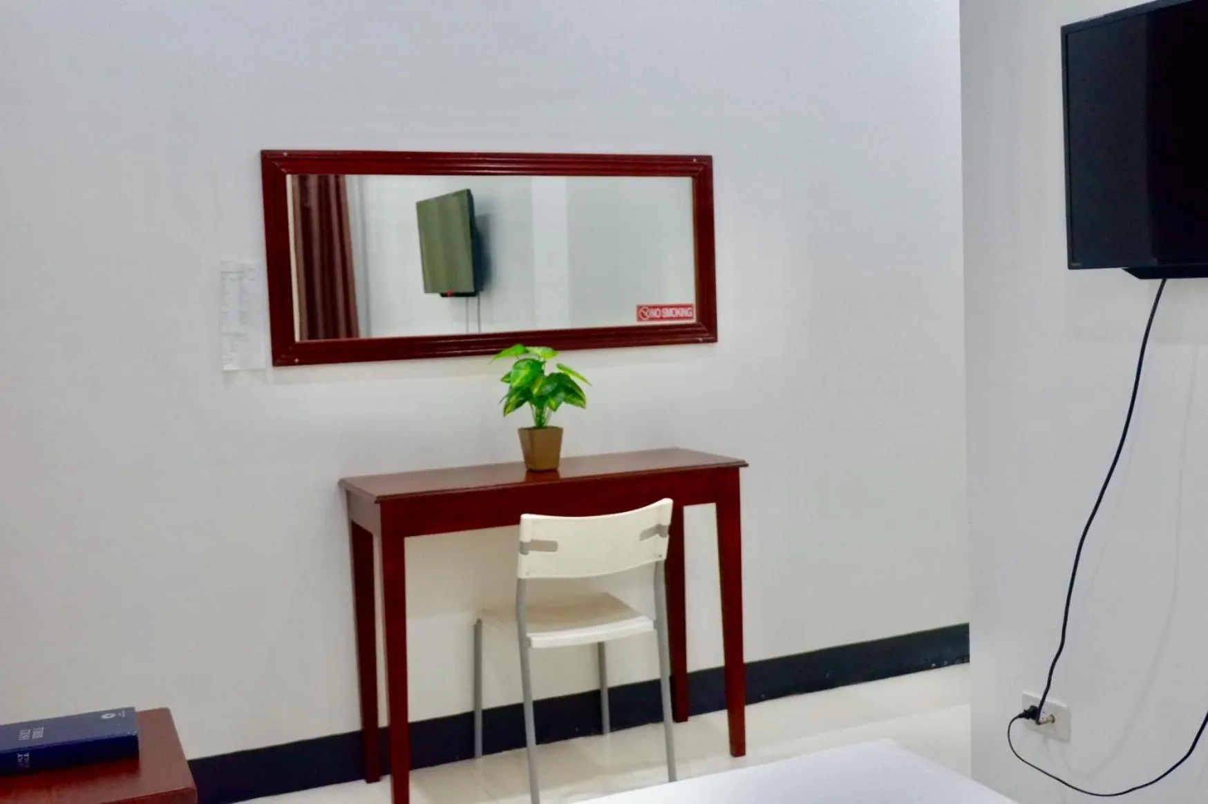 TV and multimedia in Endless Summer Hotel Baler