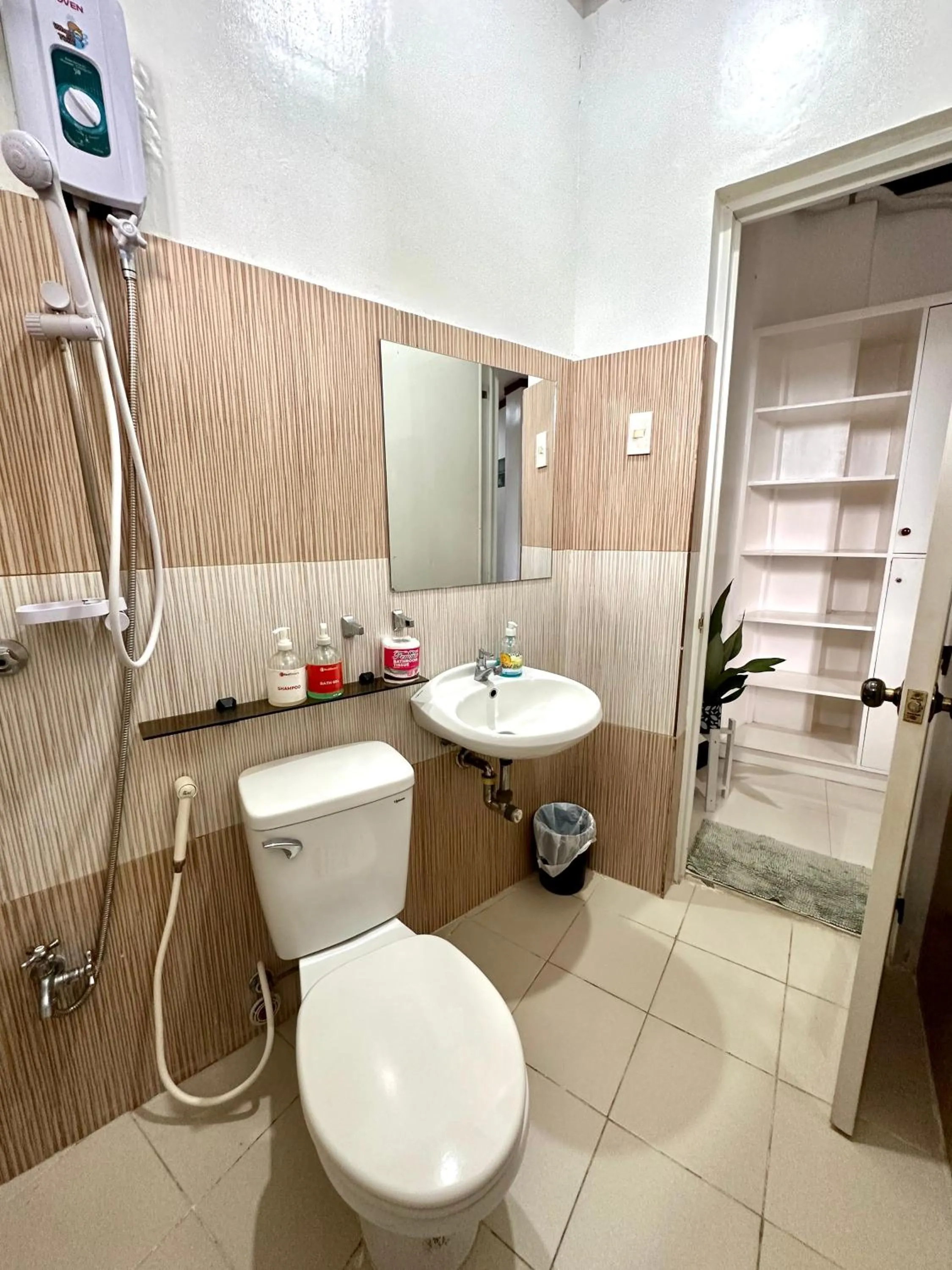 Endless Summer Hotel Baler