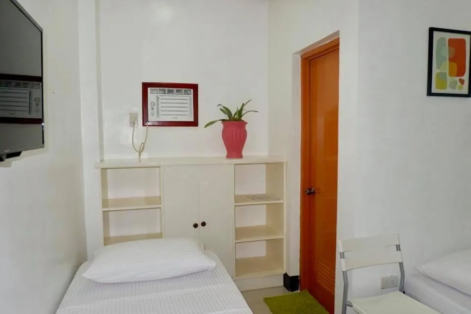 Bed in Endless Summer Hotel Baler