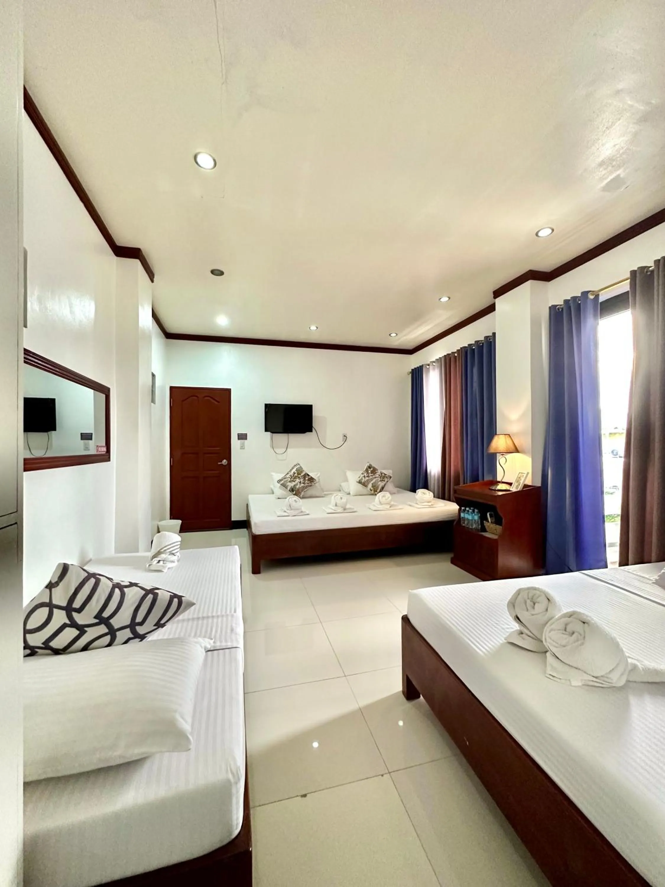 Endless Summer Hotel Baler