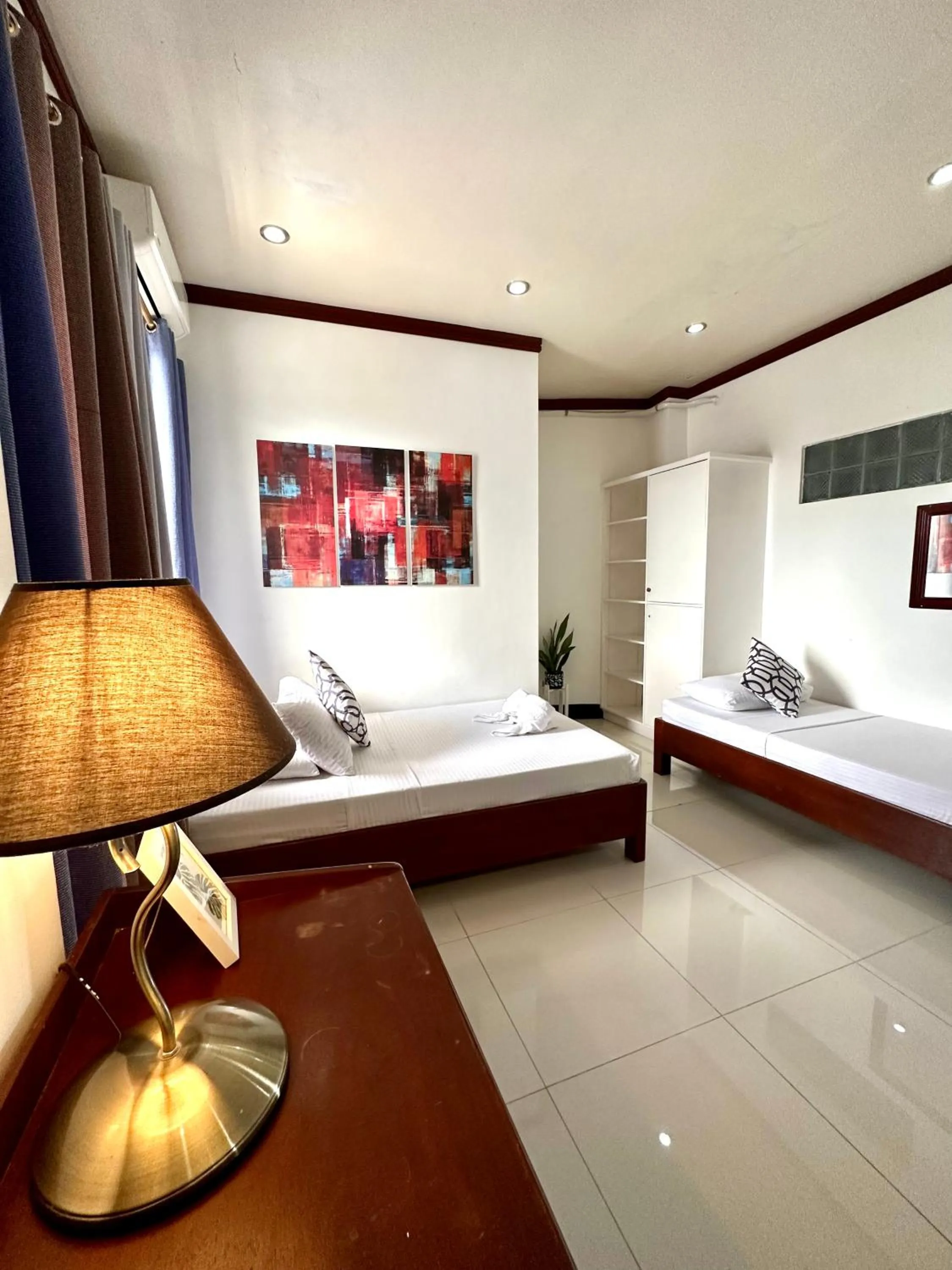 Endless Summer Hotel Baler