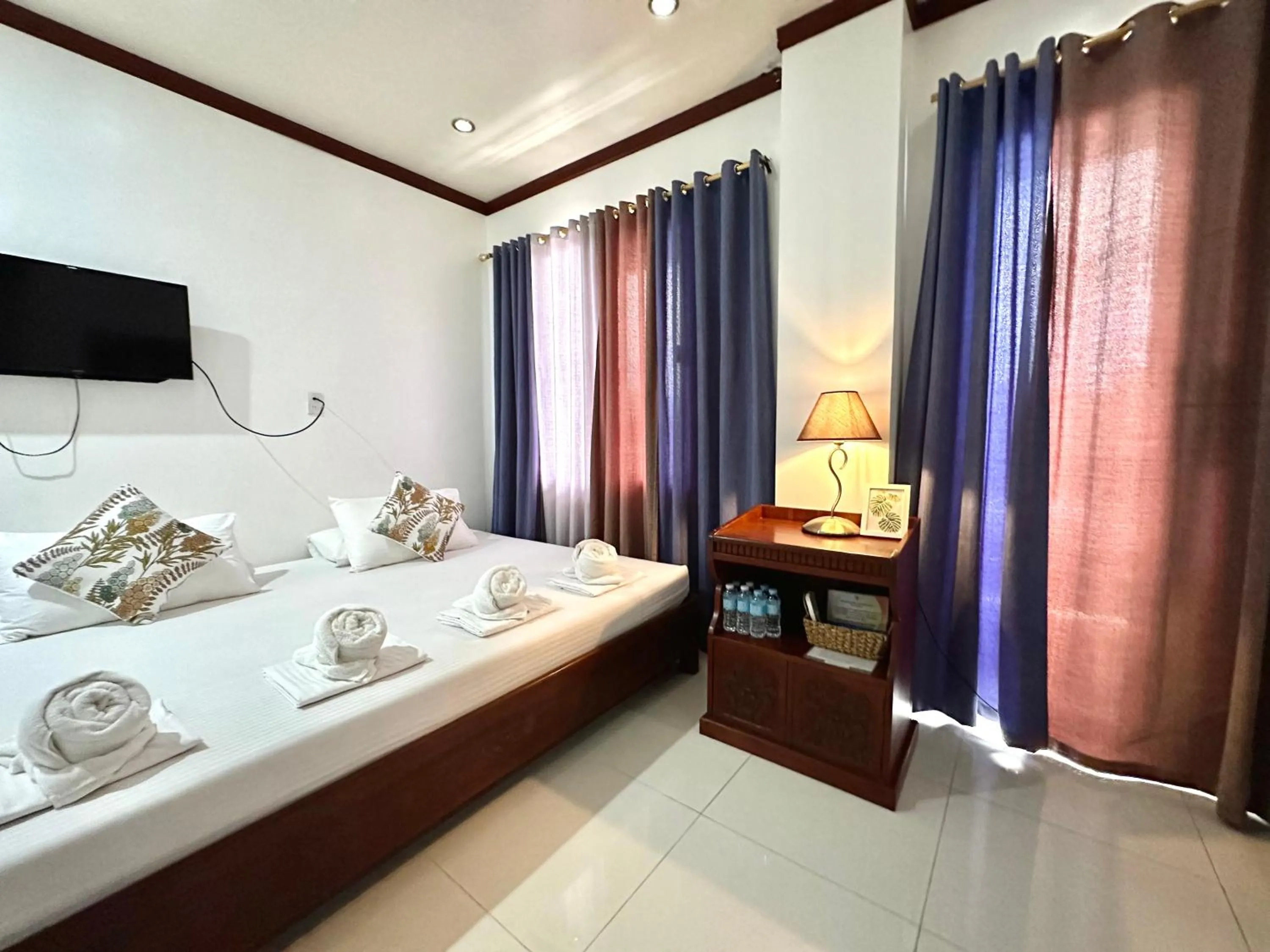 Endless Summer Hotel Baler