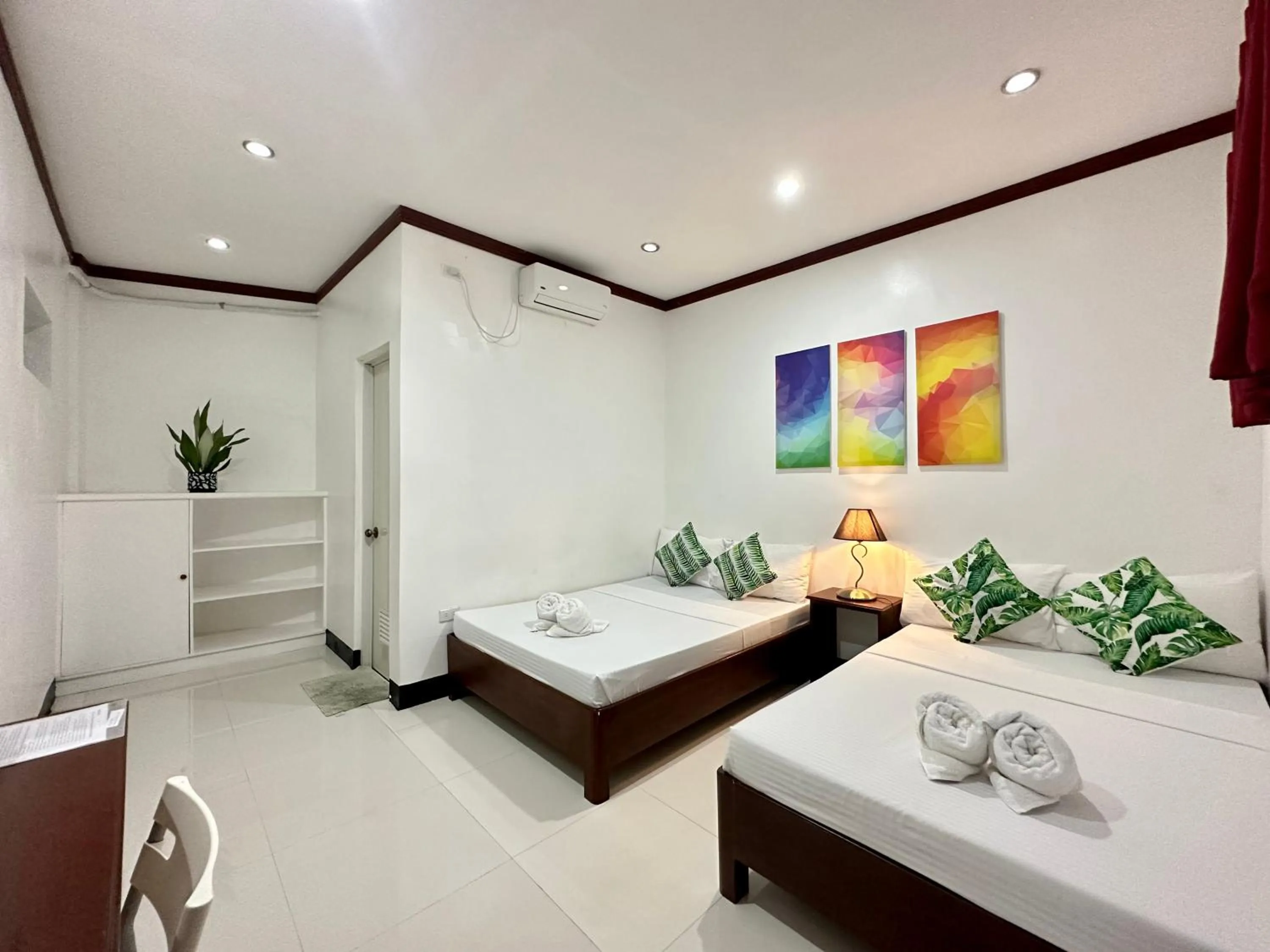 Endless Summer Hotel Baler