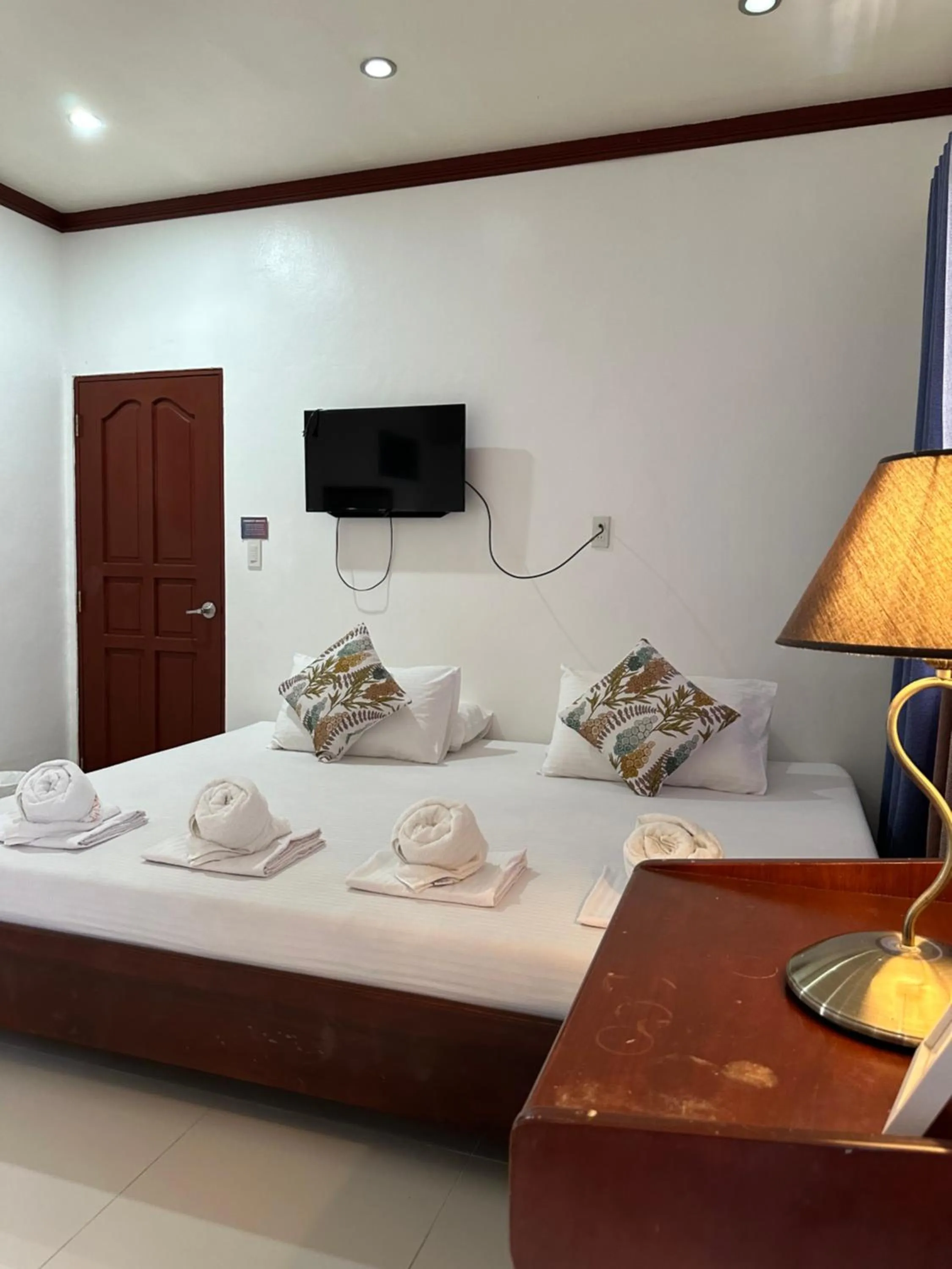 Endless Summer Hotel Baler