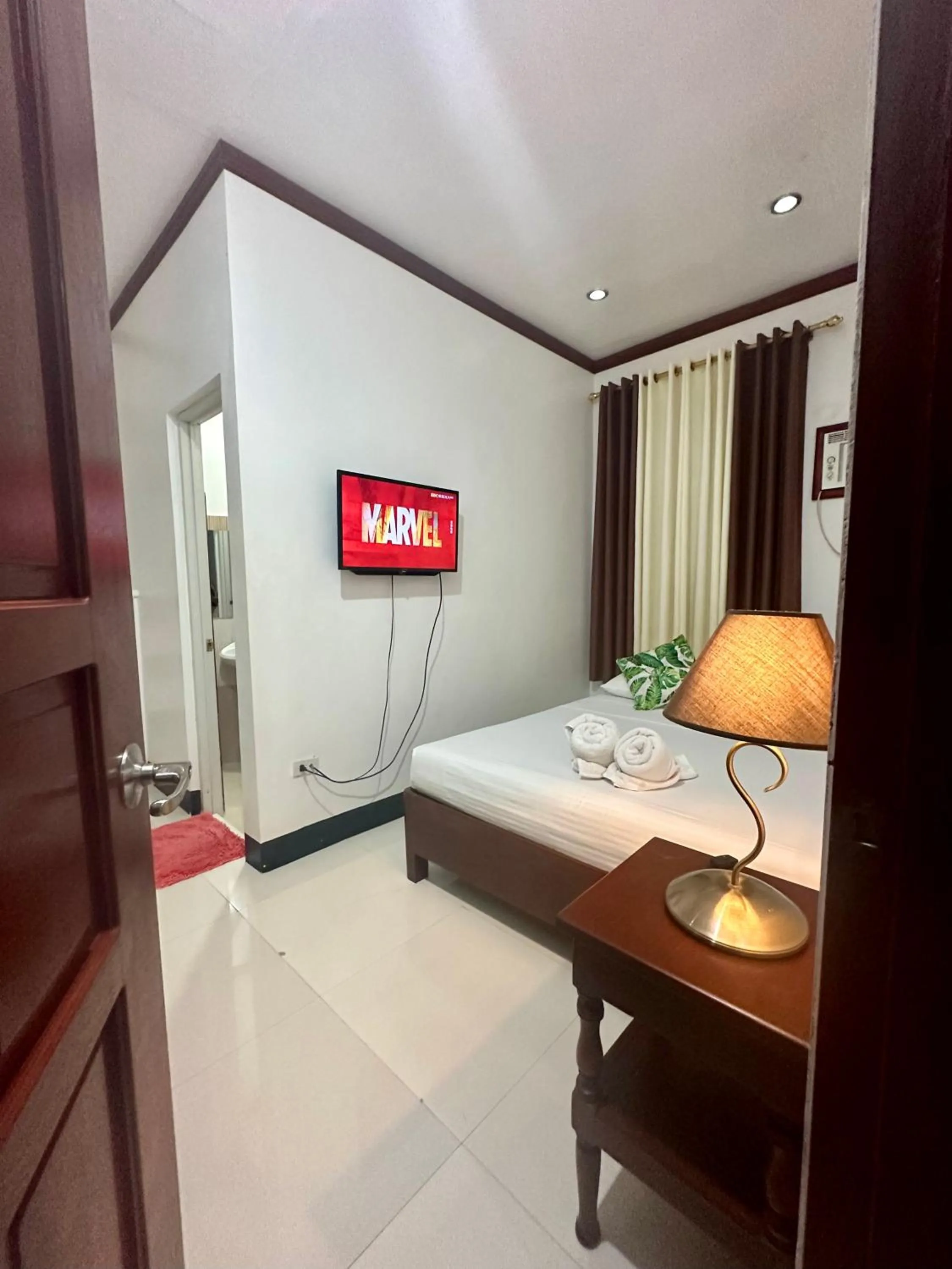 Endless Summer Hotel Baler