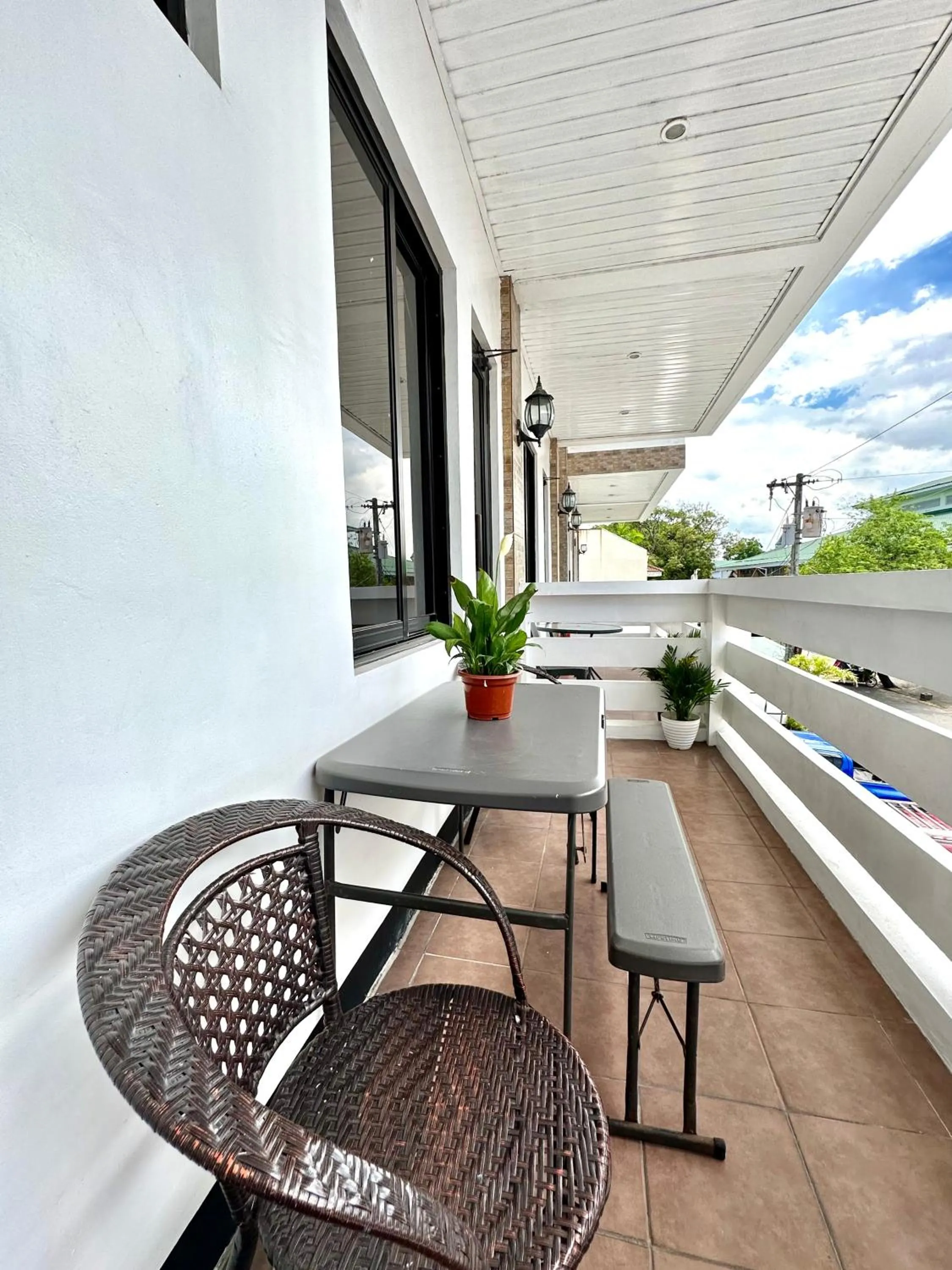 Endless Summer Hotel Baler