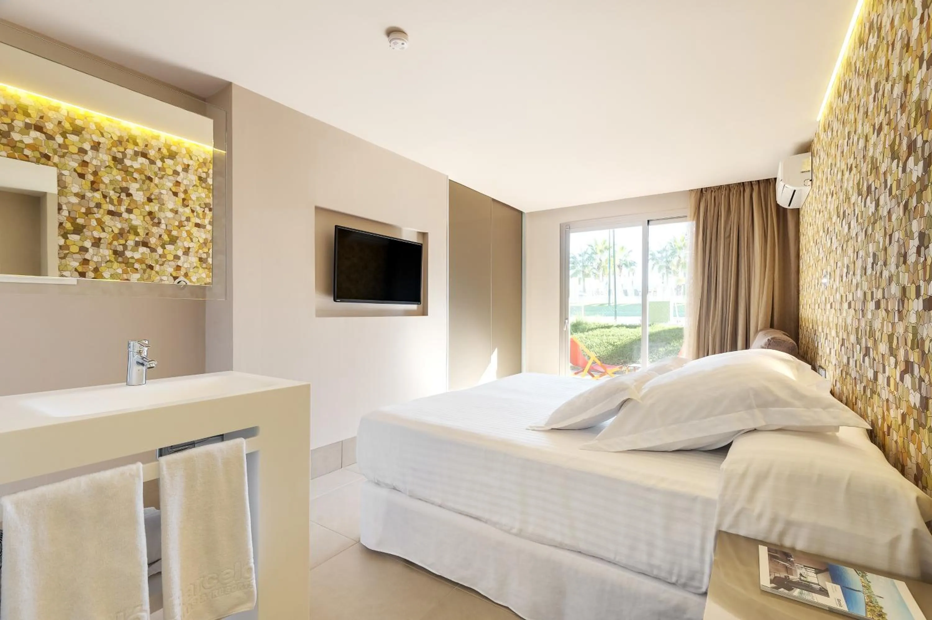 Bedroom, Bed in Occidental Ibiza - All Inclusive