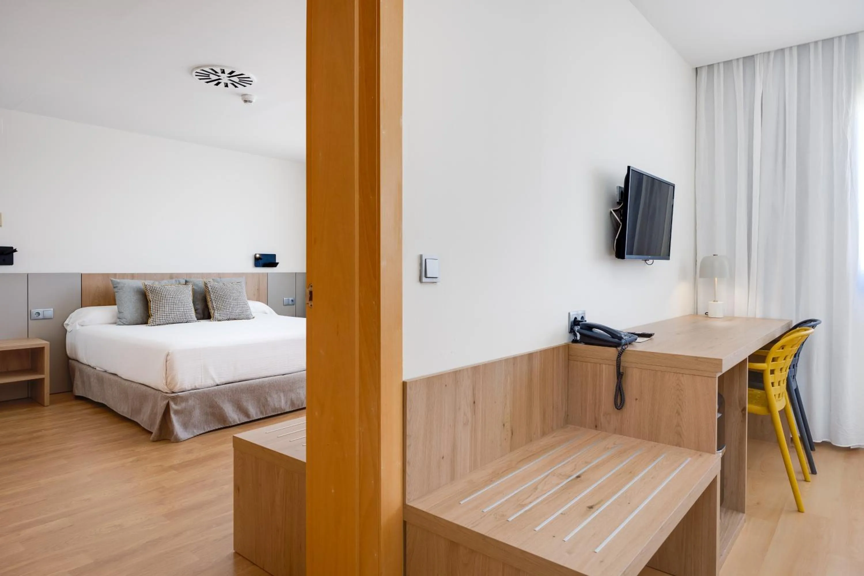 Photo of the whole room, Bed in Daniya Alicante