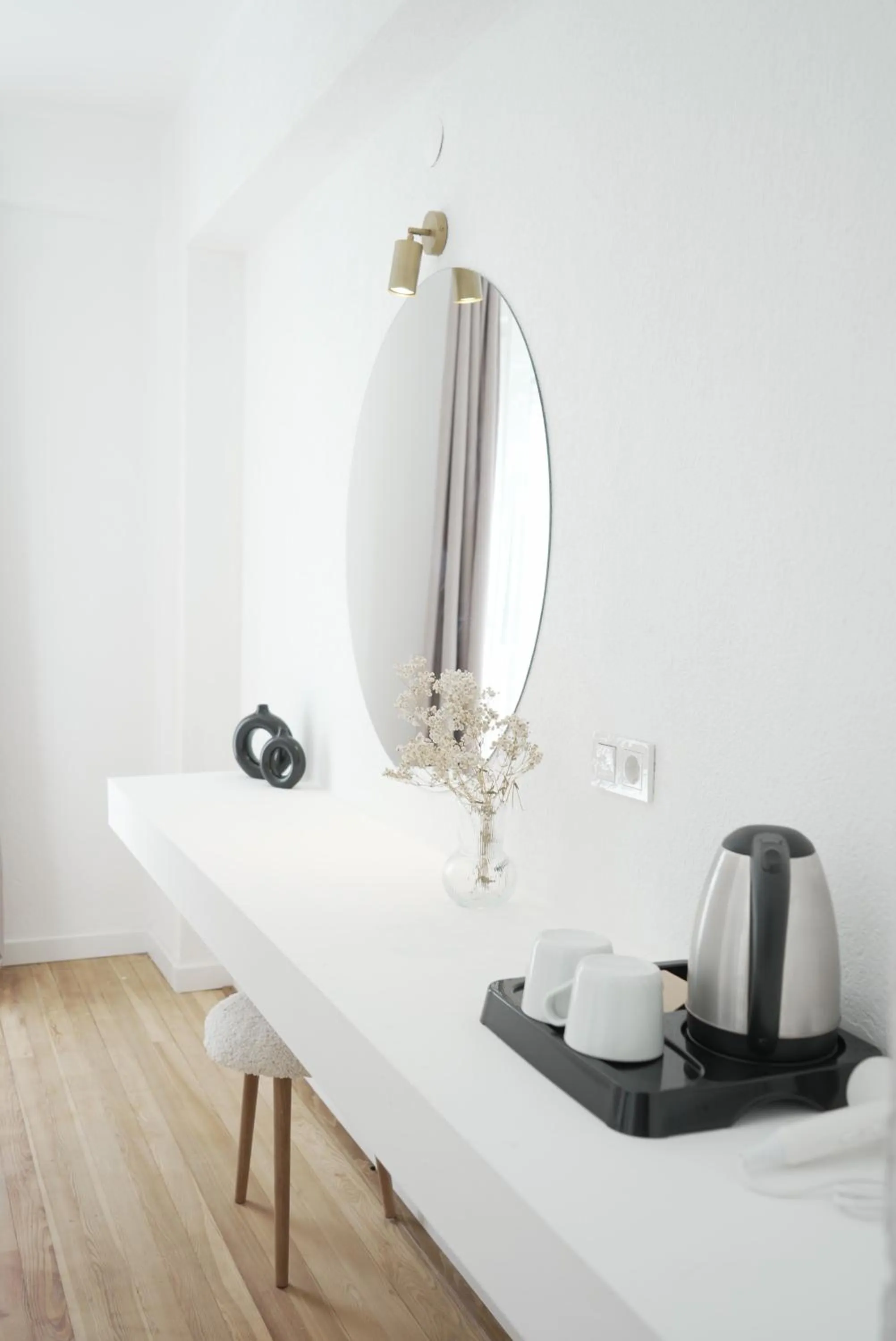 Coffee/tea facilities in Perle House