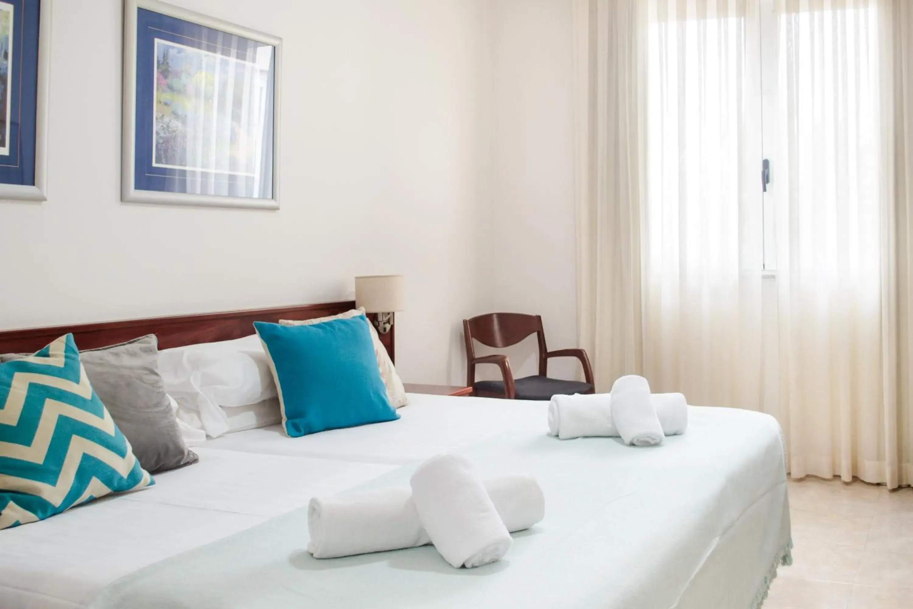 Economy Double Room in Checkin Valencia Ciscar Economy Double Room in Checkin Valencia Ciscar