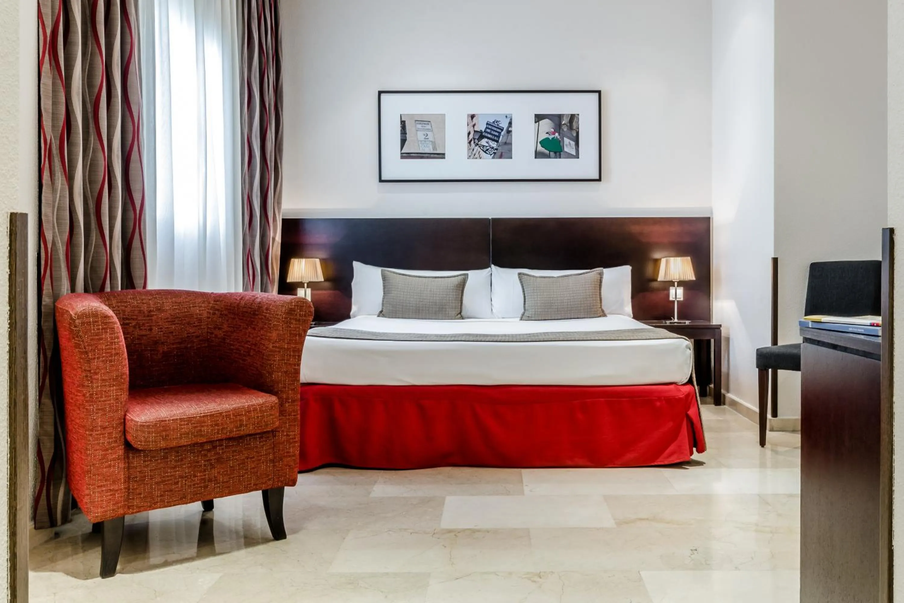 Photo of the whole room, Bed in Exe Suites 33