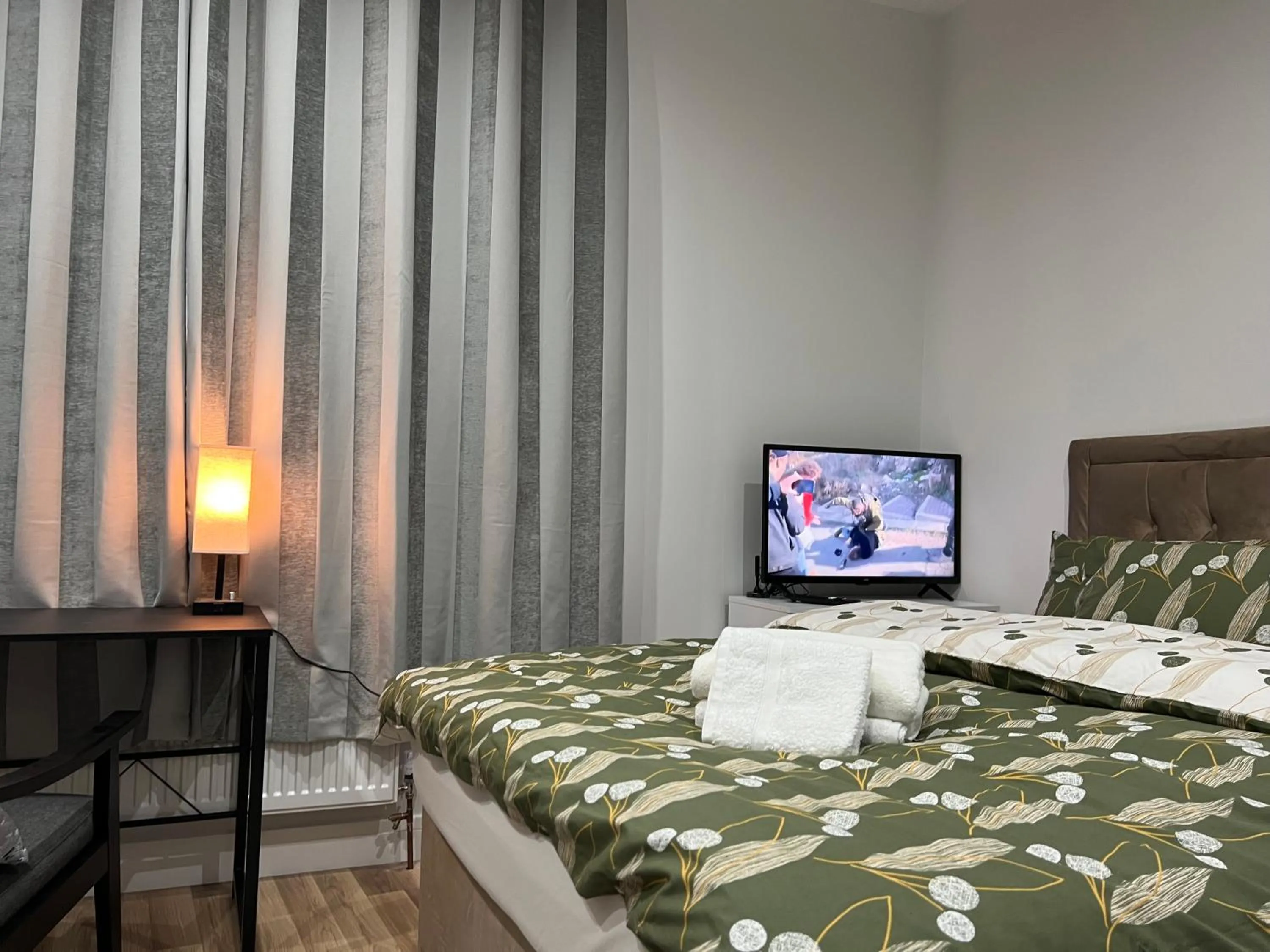 Bed in Park View Serviced Apartment - Next to Northolt Tube Station - Near Central London & Wembley