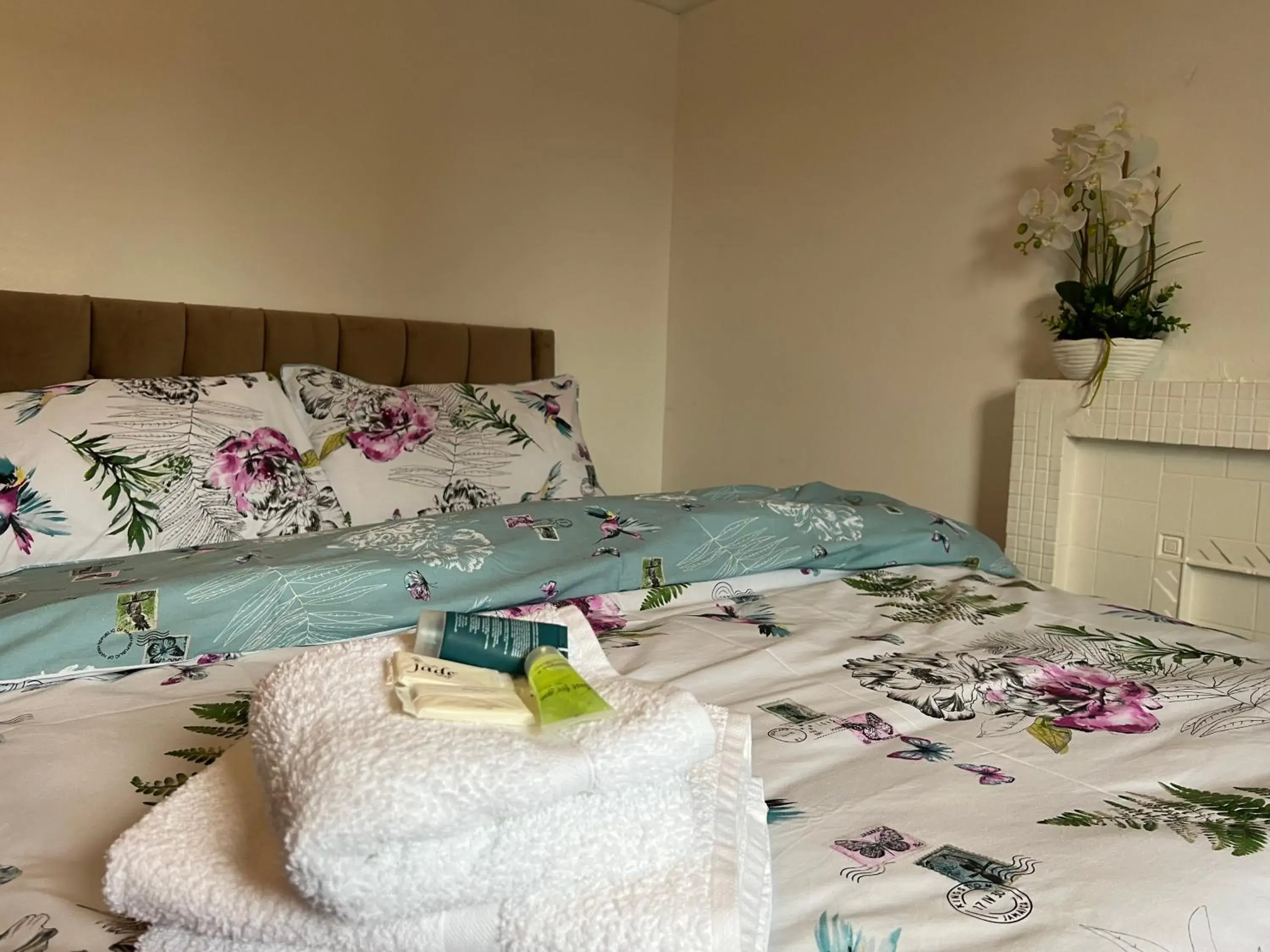 Deluxe Family Room in Park View Serviced Apartment - Next to Northolt Tube Station - Near Central London & Wembley Deluxe Family Room in Park View Serviced Apartment - Next to Northolt Tube Station - Near Central London & Wembley