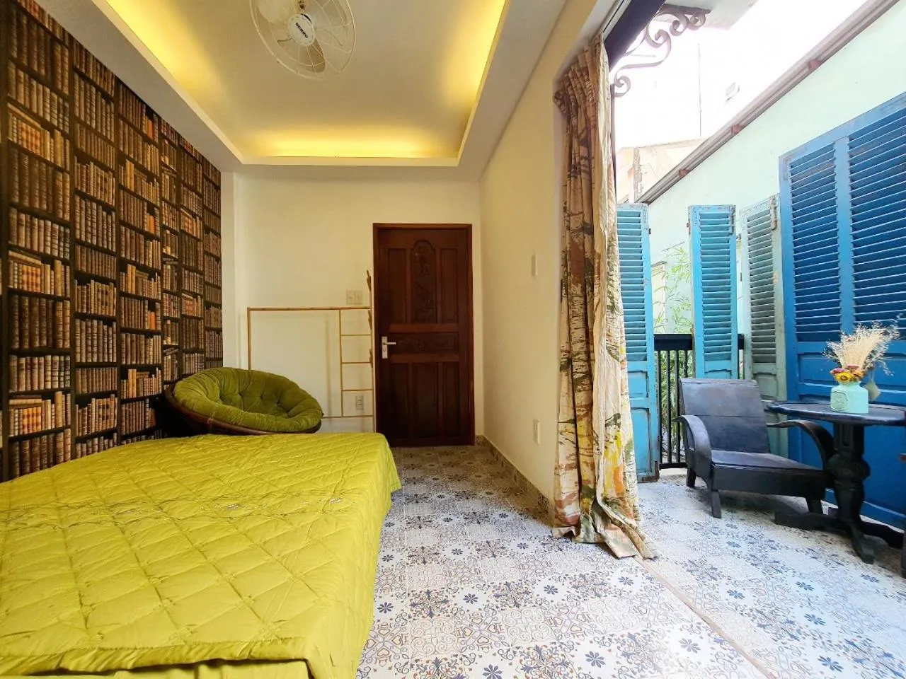 Photo of the whole room in The Lovenote Home