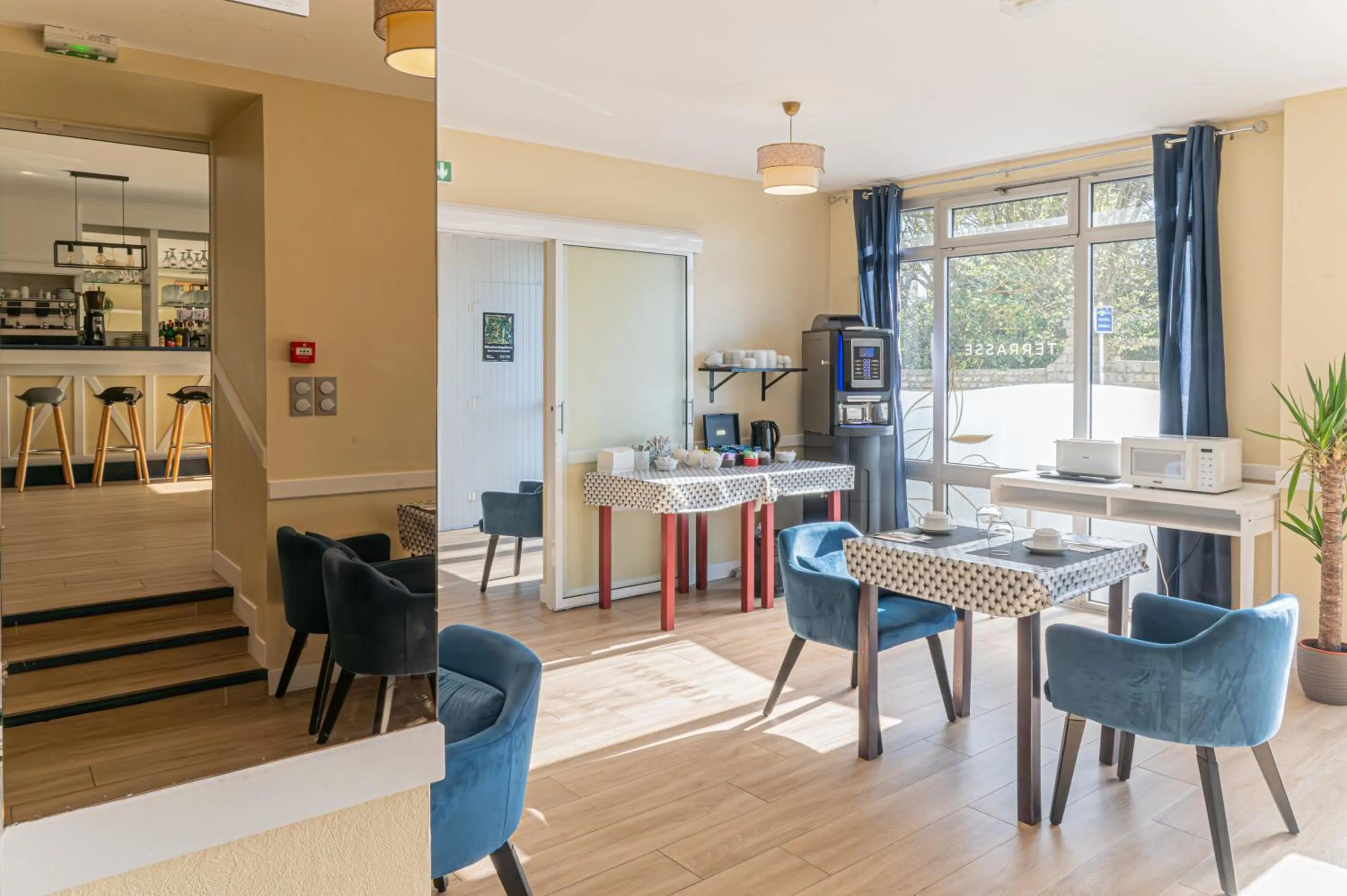 Restaurant/places to eat in Hôtel de la Mairie