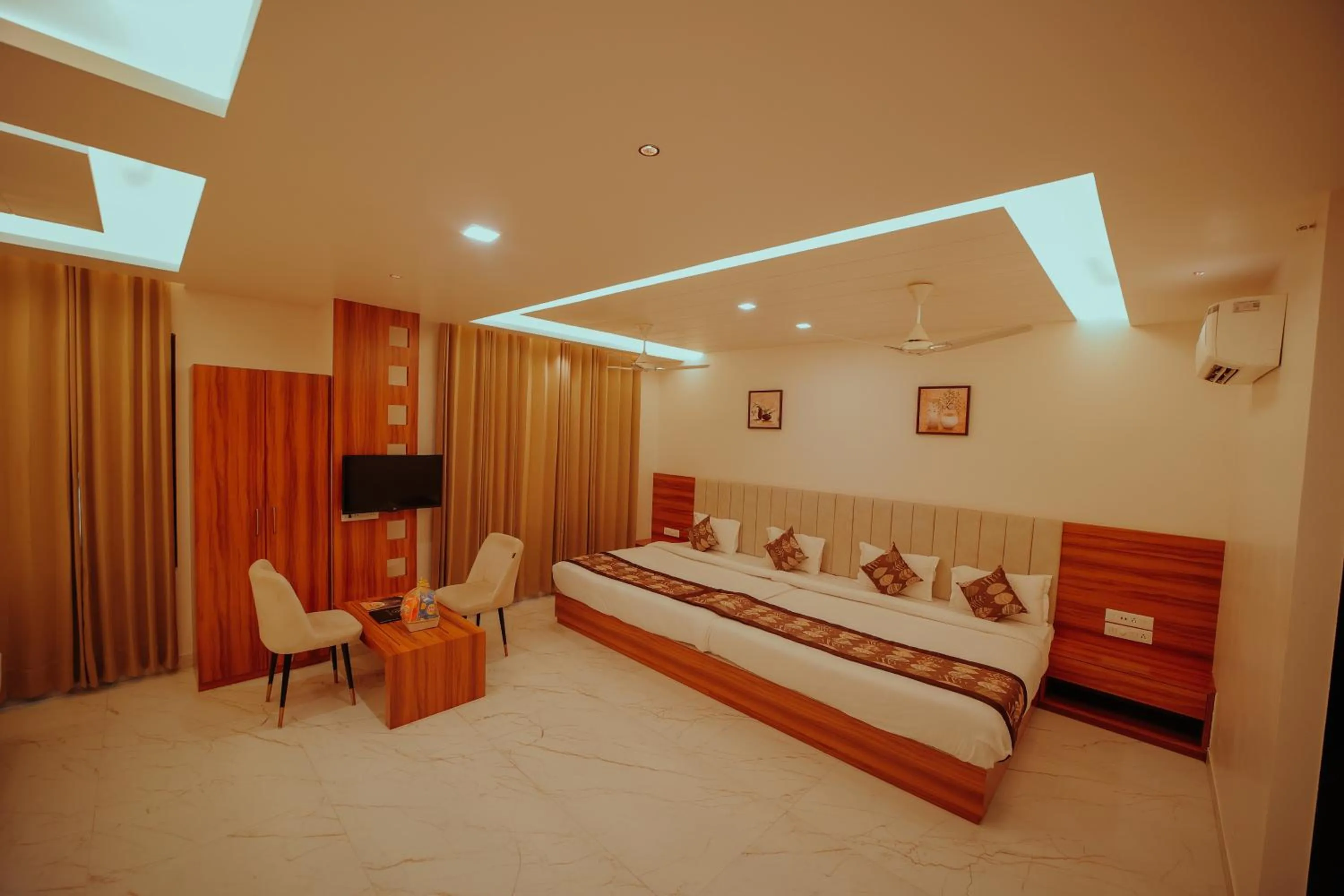 Communal lounge/ TV room, Bed in IMAGICA RESORTS