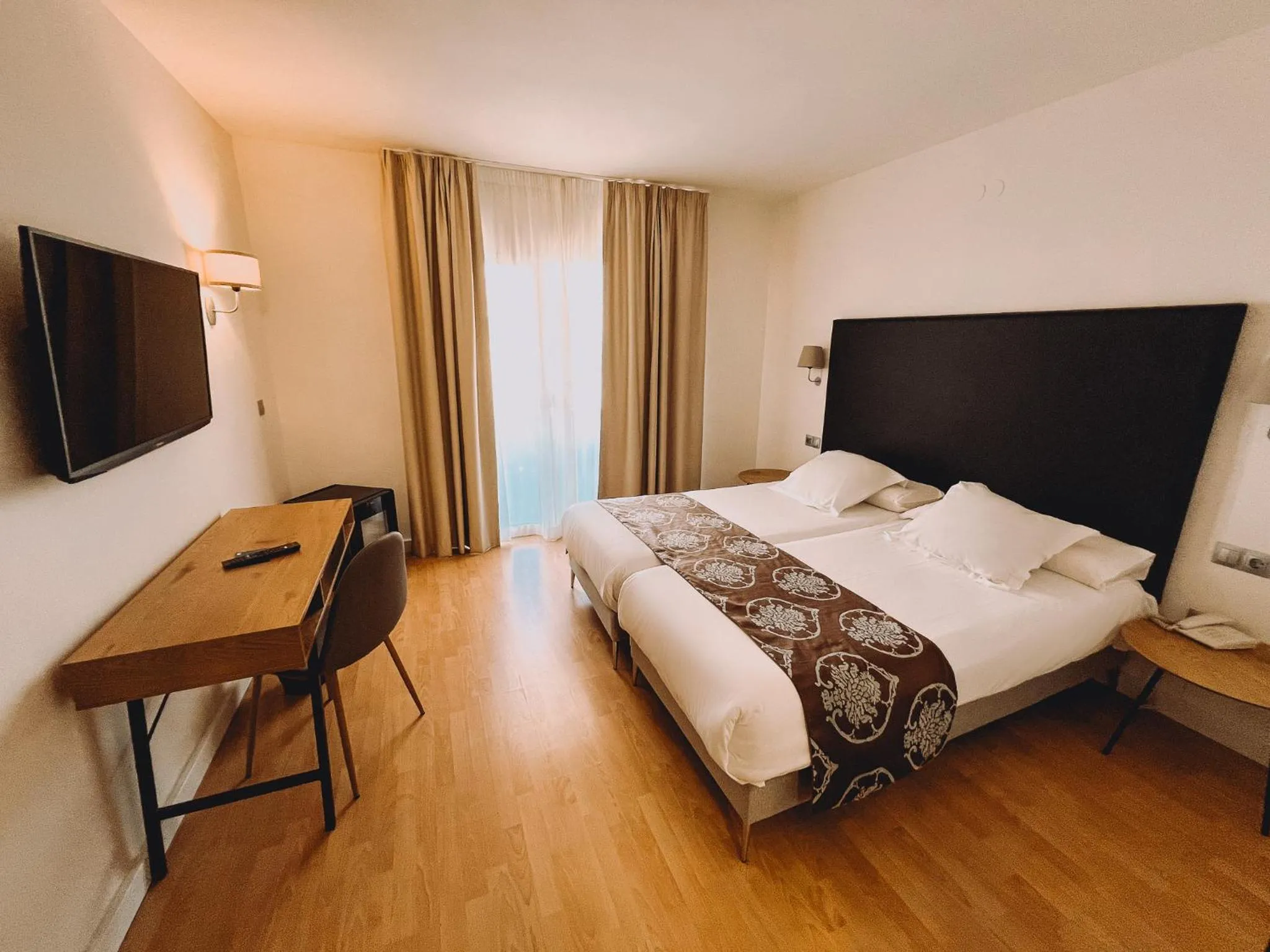 Photo of the whole room, Bed in FAY Victoria Beach