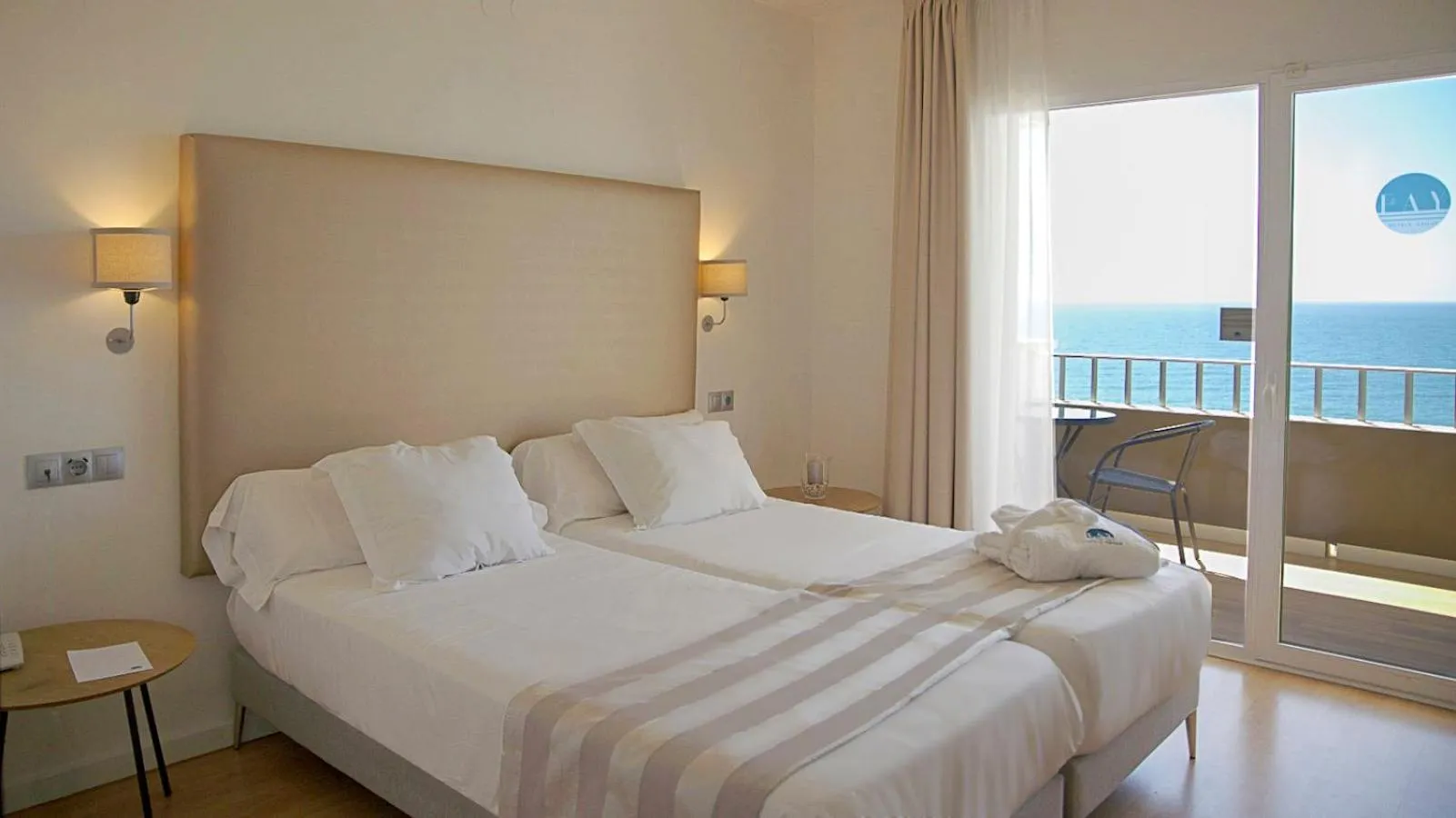 Bed in FAY Victoria Beach