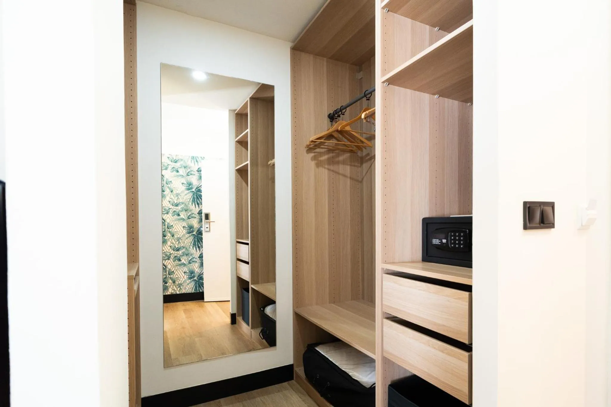 wardrobe in FAY Victoria Beach