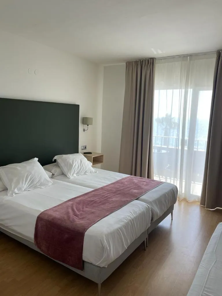 Photo of the whole room, Bed in FAY Victoria Beach