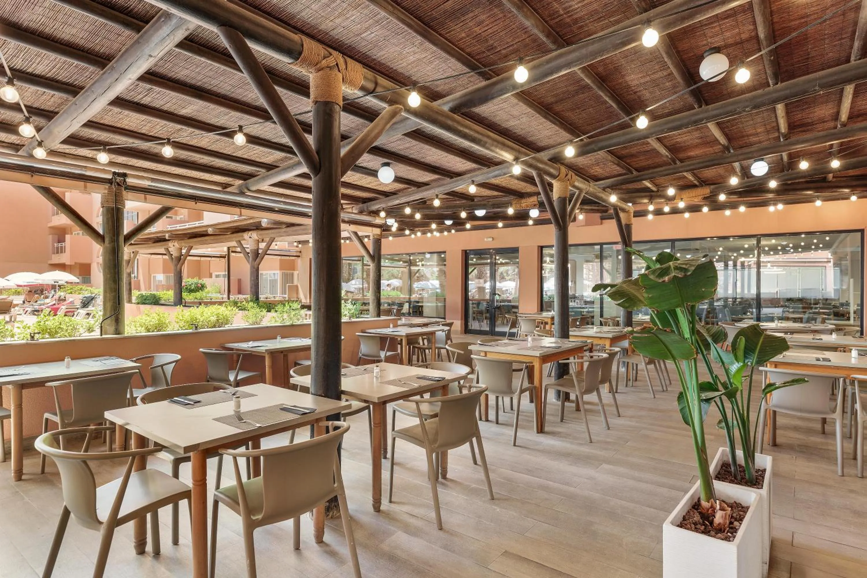 Restaurant/places to eat in Hotel Best Roquetas