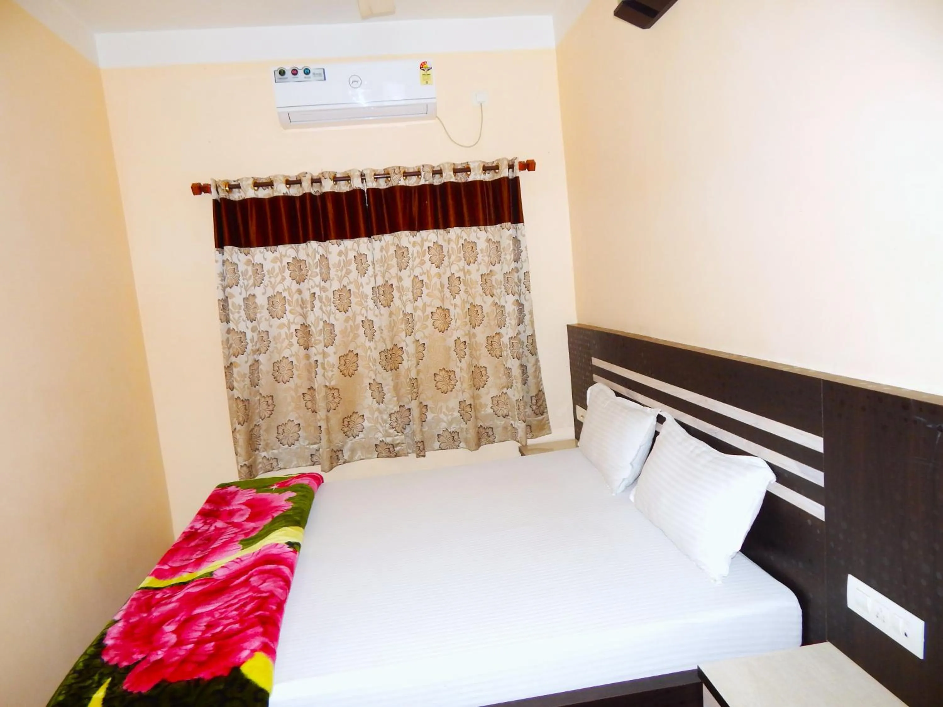 Bed in Hotel Landmark