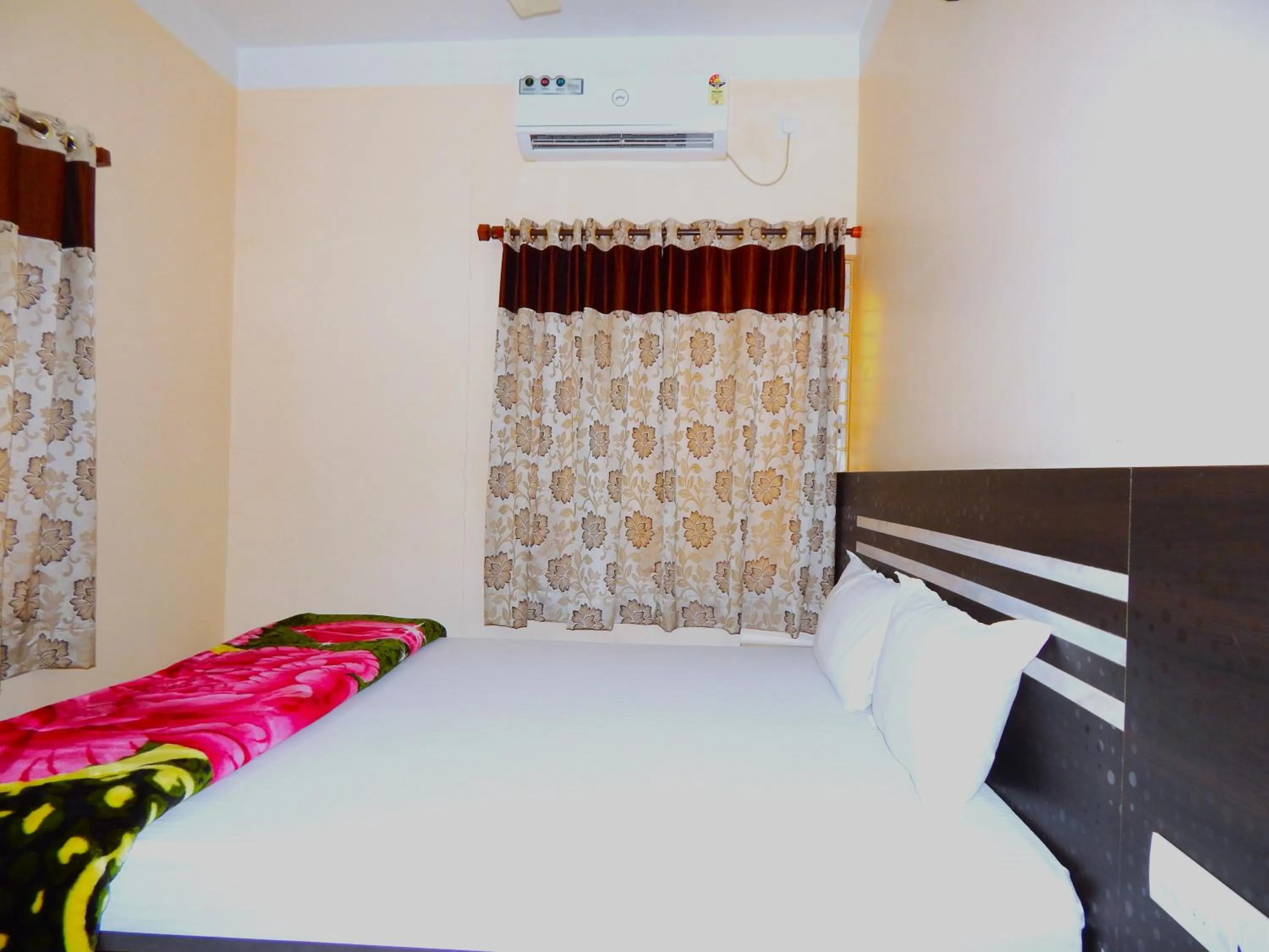 Bed in Hotel Landmark