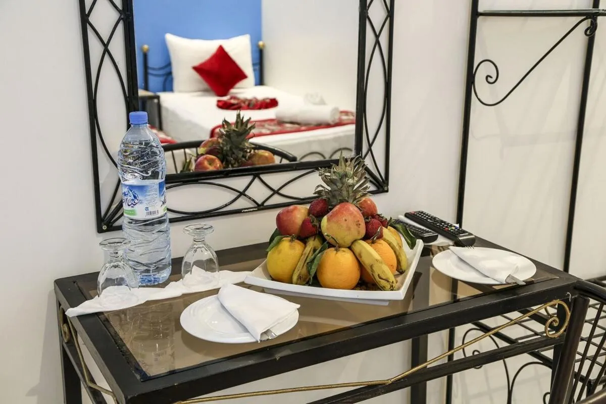 Property building, Bed in HOTEL LA POMME ZAIDA