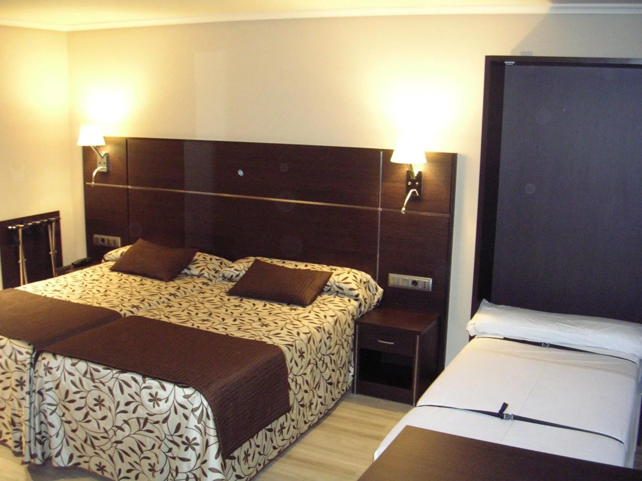 Photo of the whole room, Bed in Hotel Francisco II