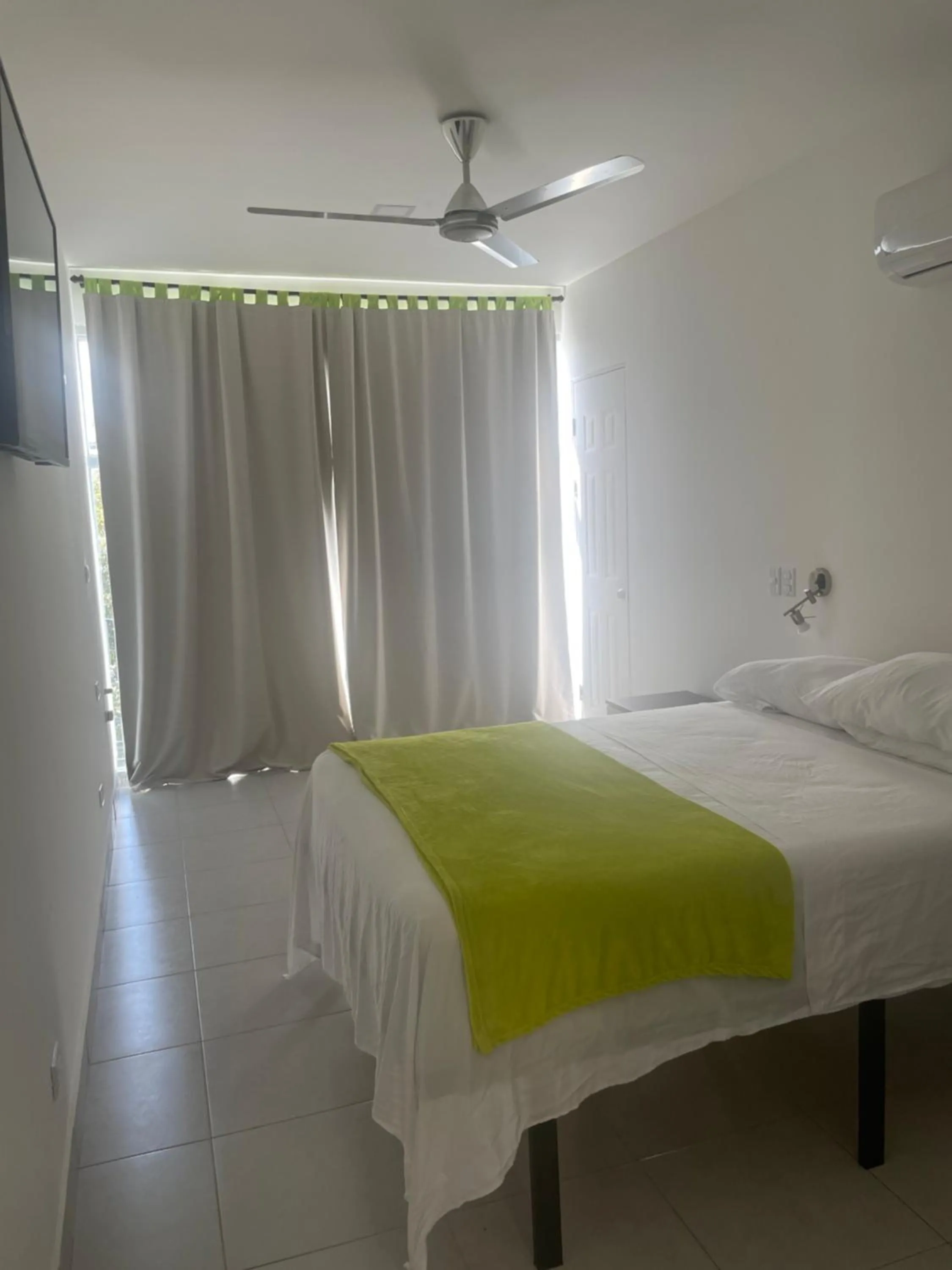 Bed in Hotel Sabana Inn