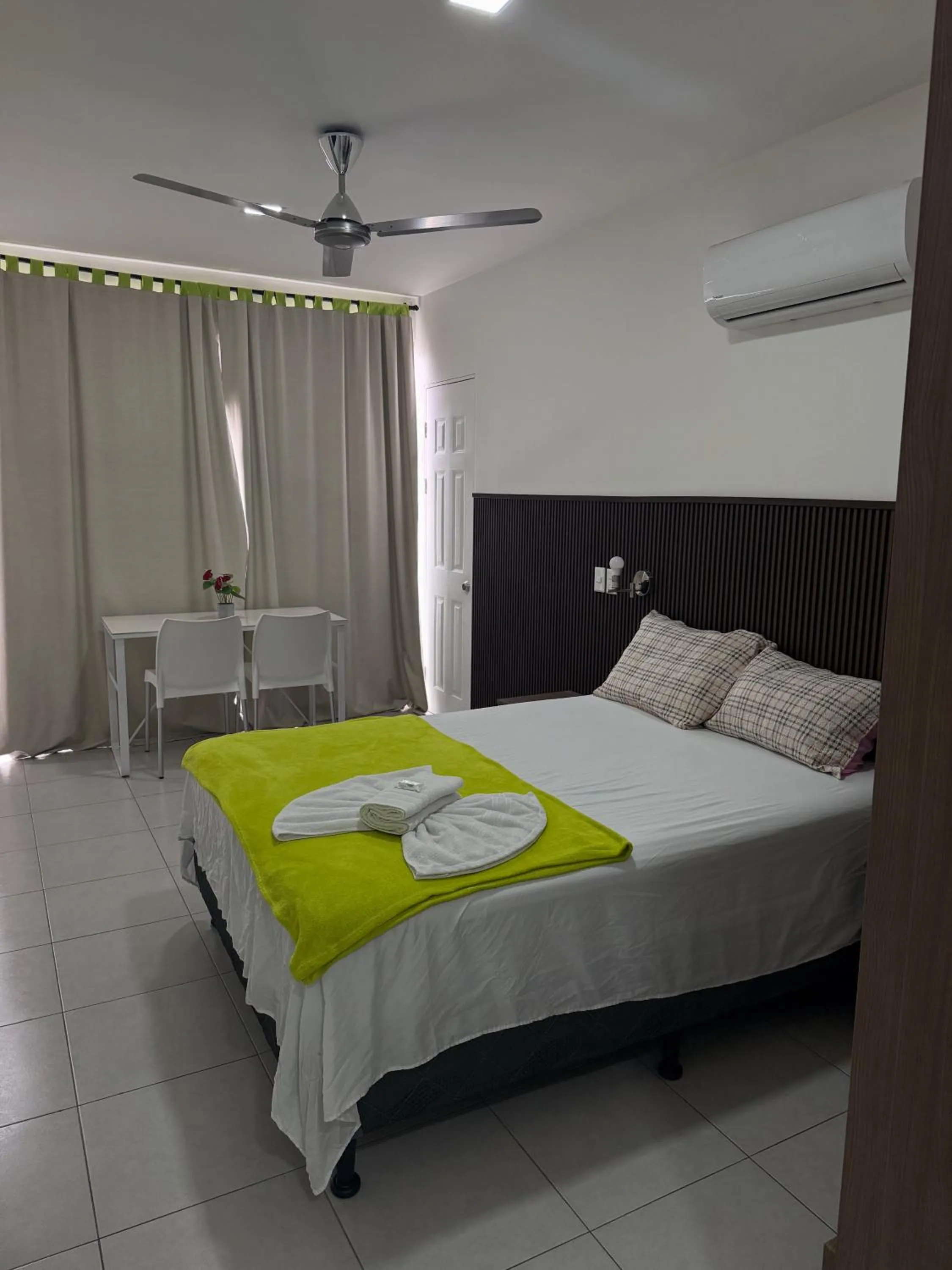 Bed in Hotel Sabana Inn