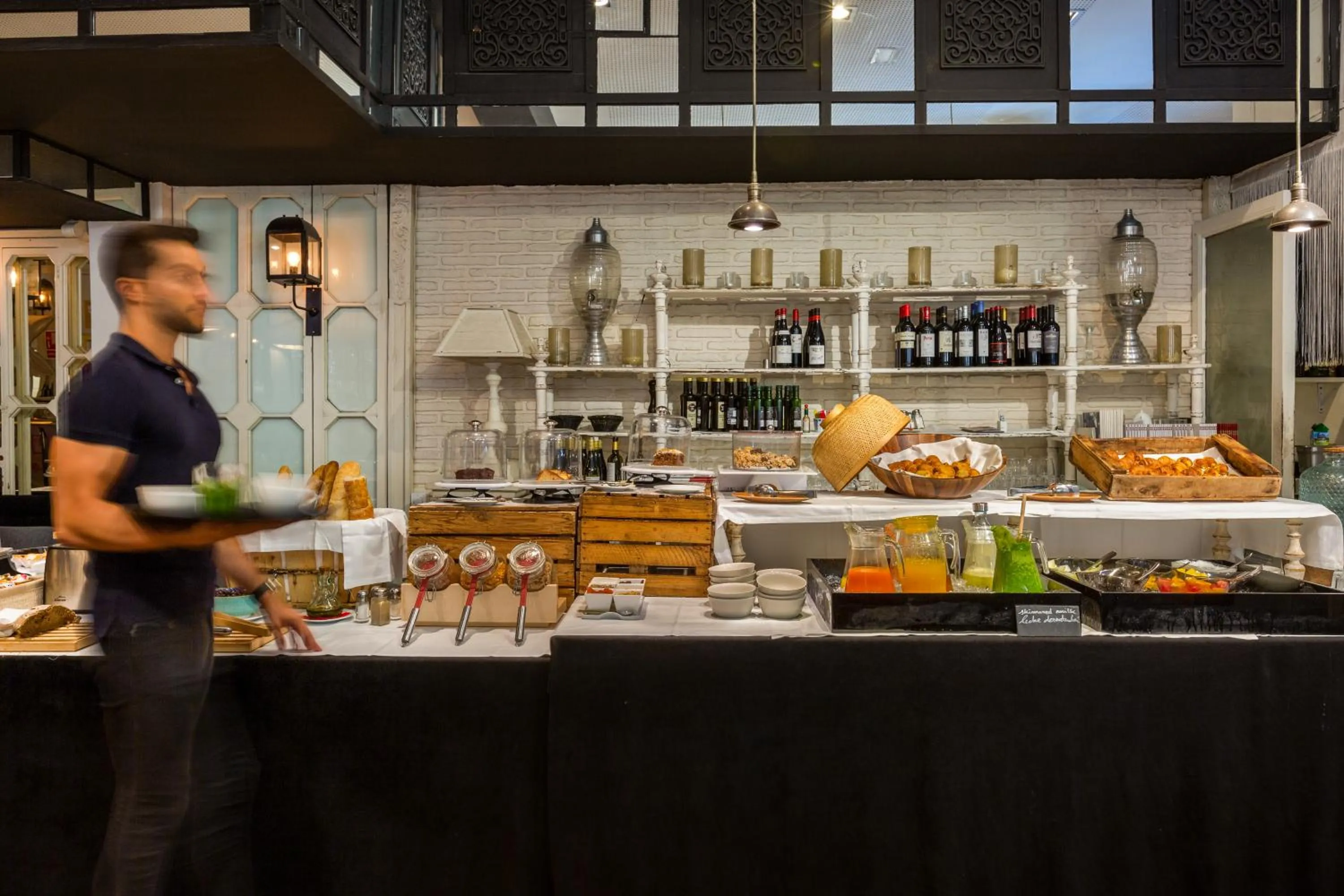 Food and drinks in Hotel Market