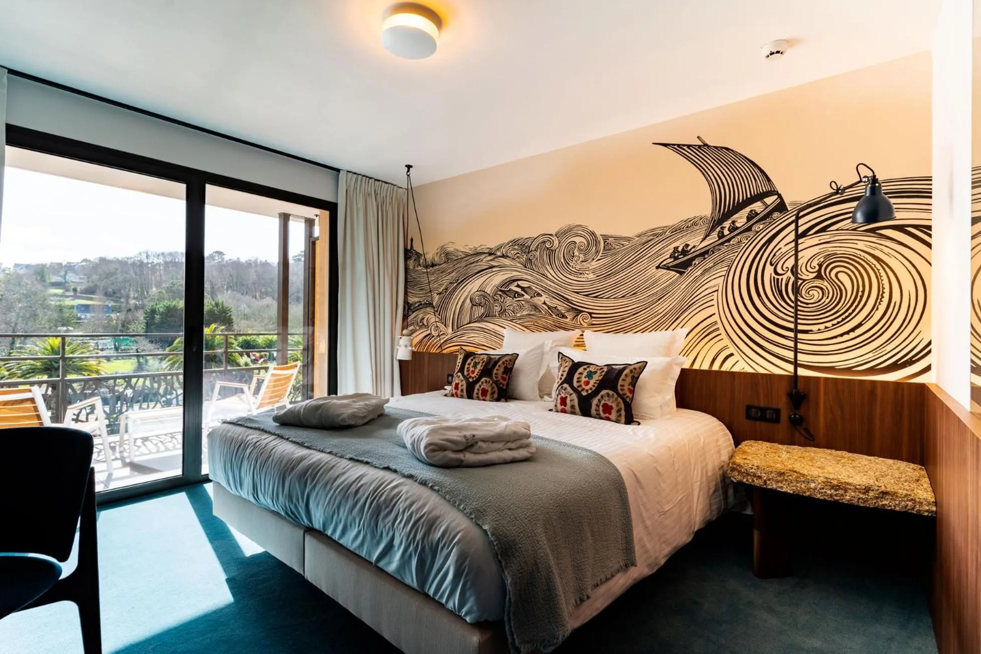 Balcony/Terrace, Bed in Hôtel Roz Marine Thalasso Resort