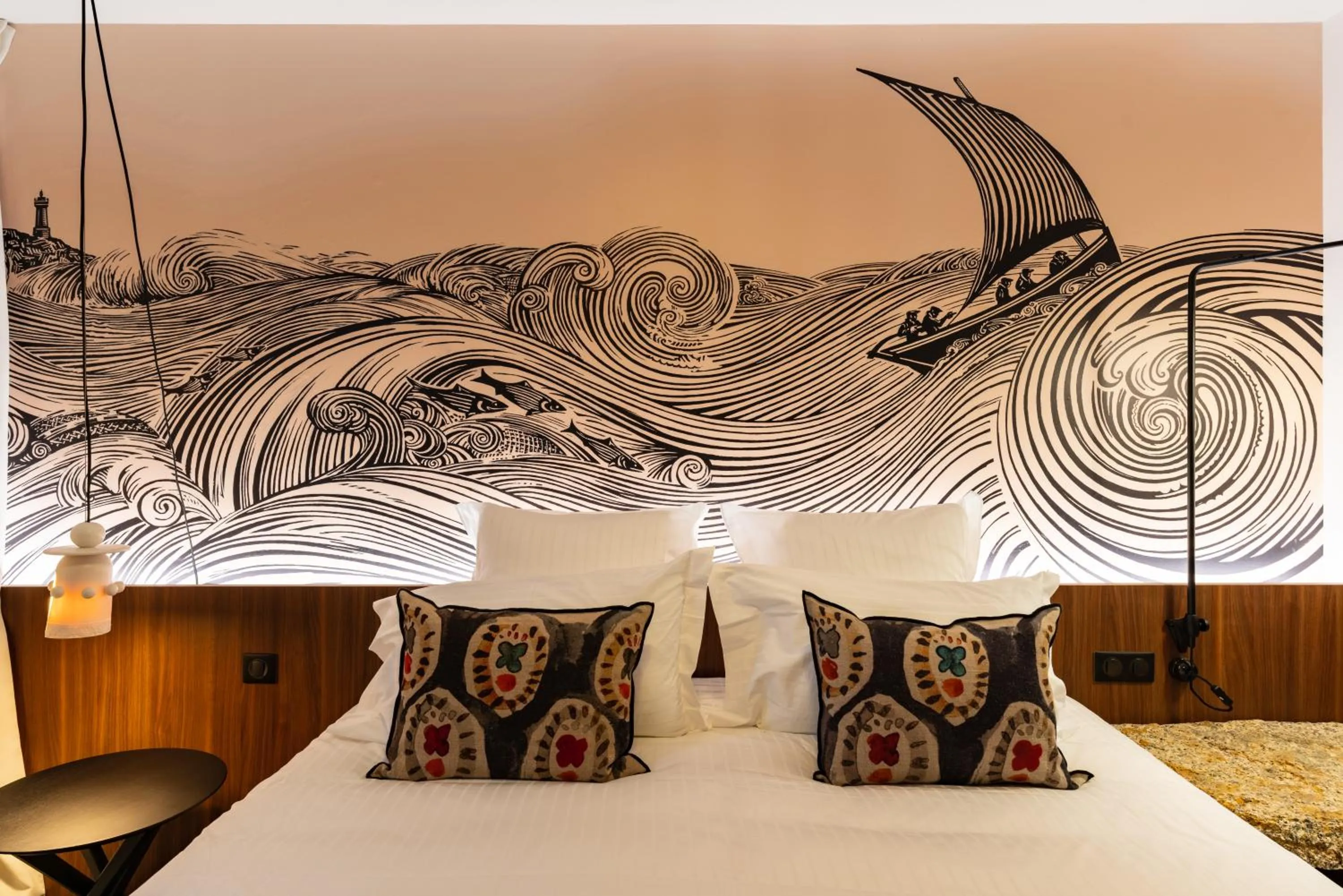 Bed in Hôtel Roz Marine Thalasso Resort