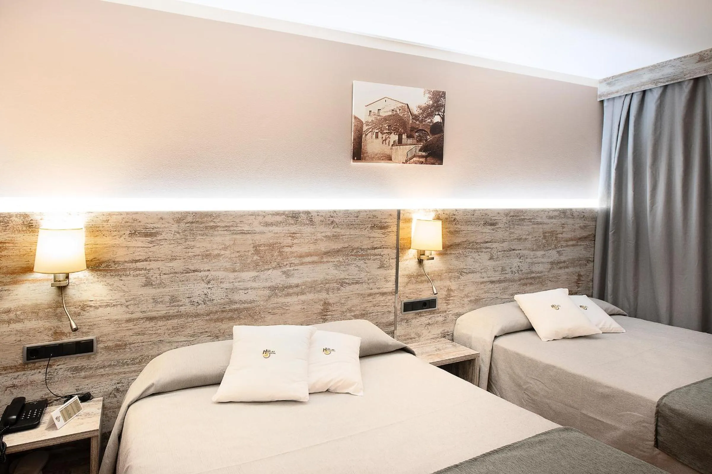 Bed in Hotel Palau de Girona