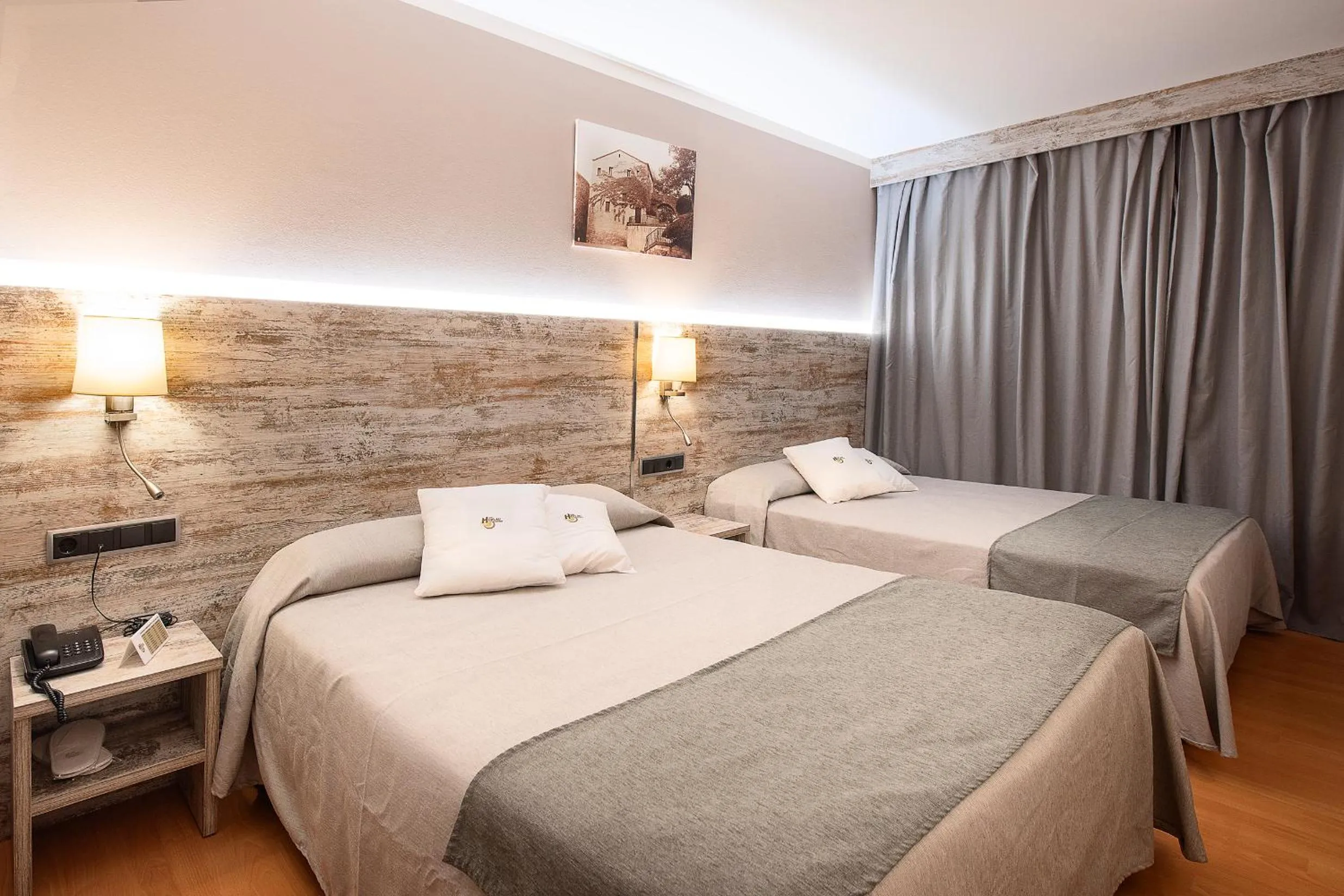 Bed in Hotel Palau de Girona