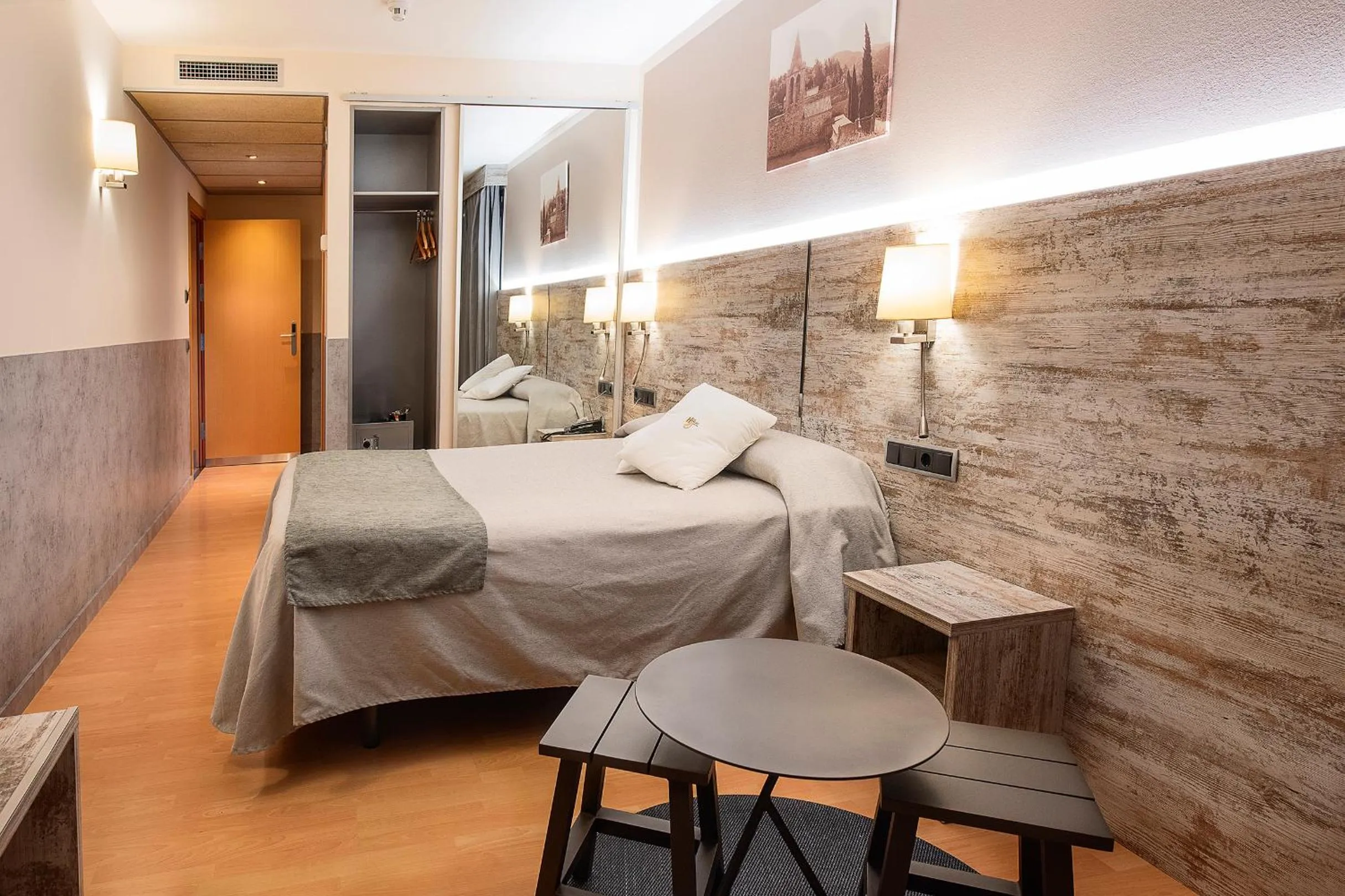 Bed in Hotel Palau de Girona