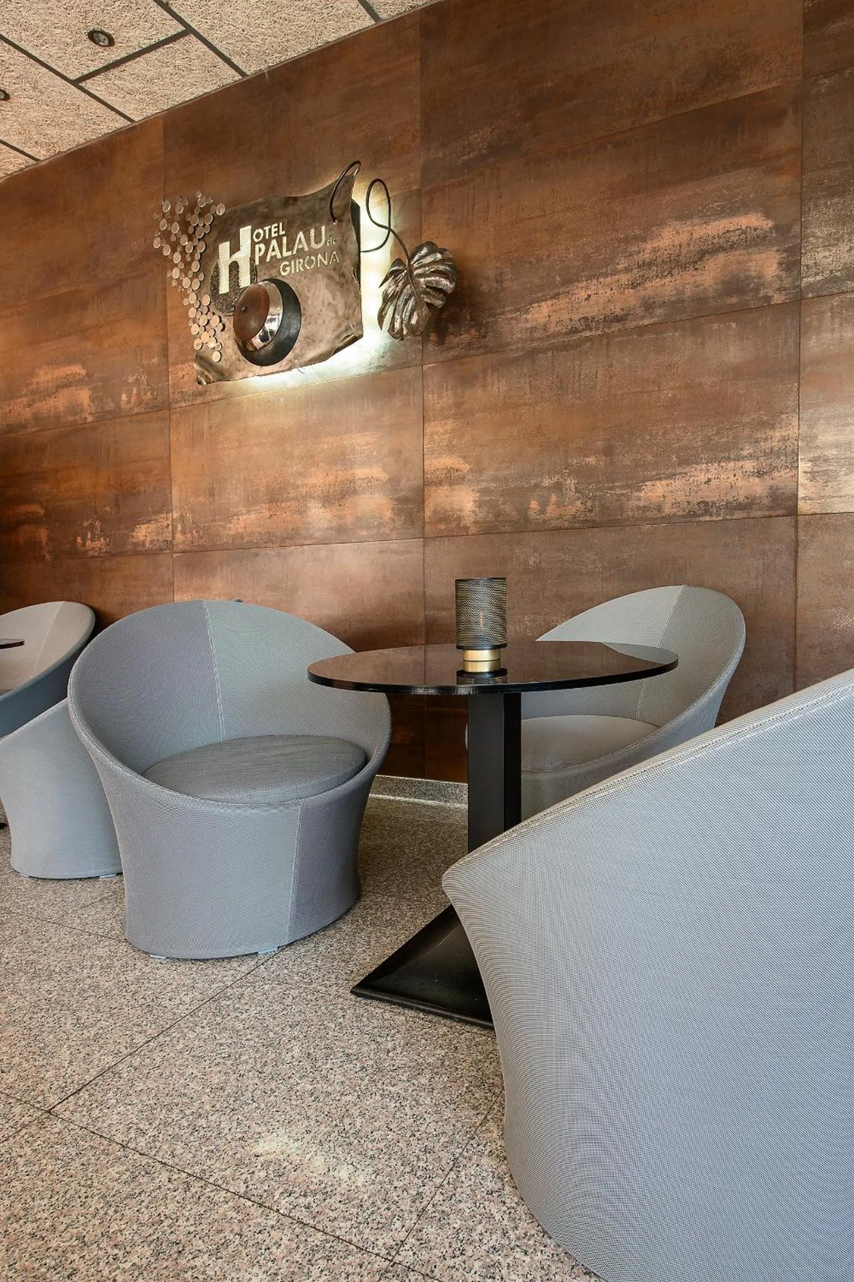 Communal lounge/ TV room in Hotel Palau de Girona