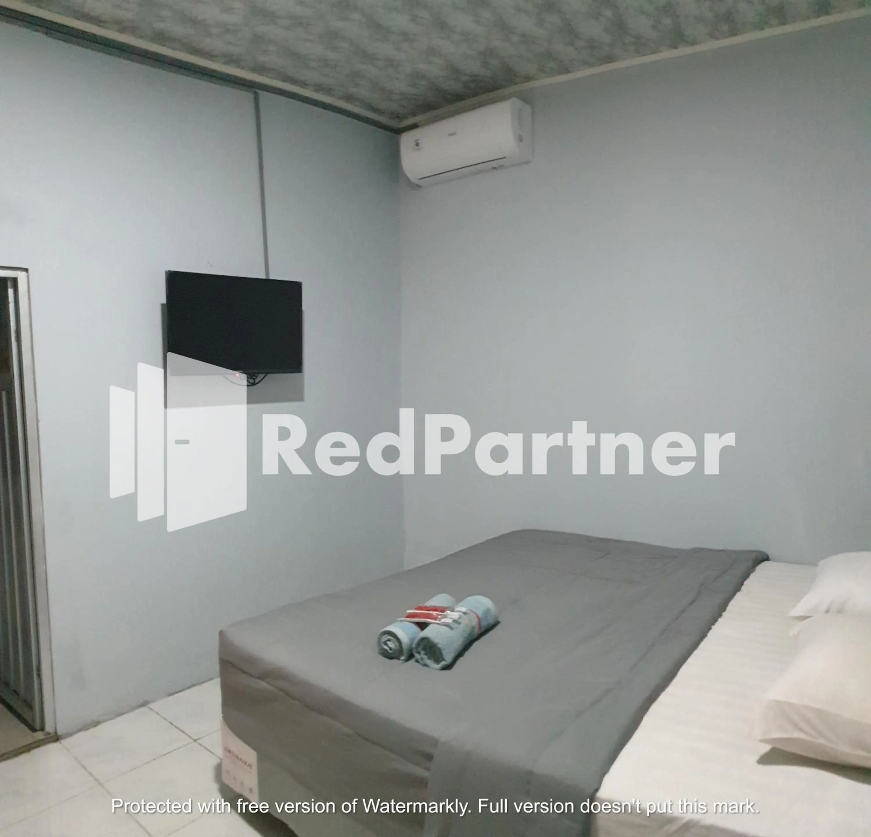 Bedroom, Bed in RedDoorz near Lippo Mall Yogyakarta 3
